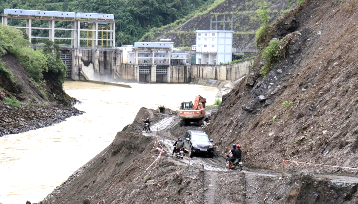 Tuyên Quang: Thông tuyến quốc lộ 34, các xe tải trọng dưới 10 tấn được lưu thông- Ảnh 1.