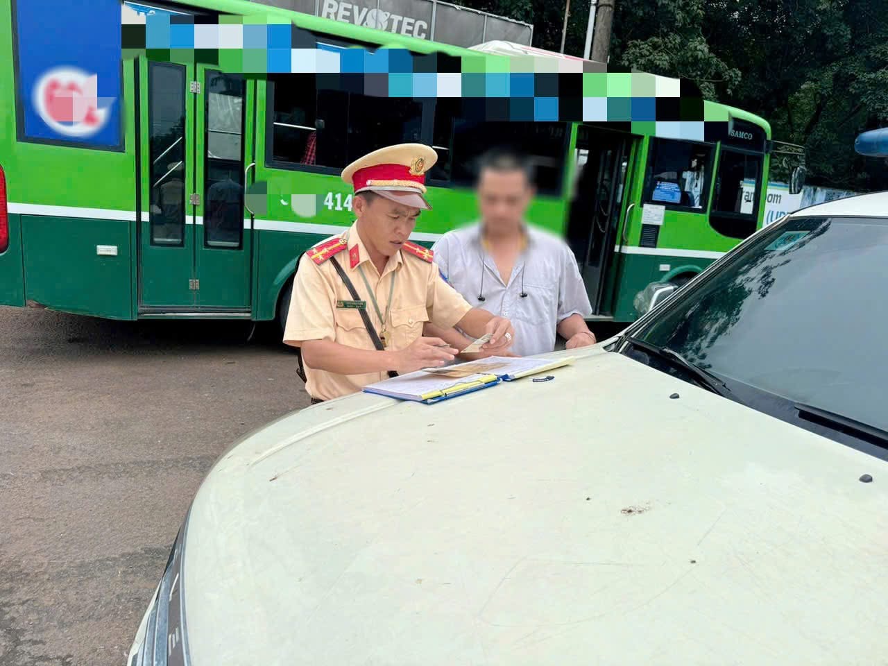 Đồng Nai: Xử phạt tài xế xe buýt đón trả khách giữa đường sau phản ánh qua Zalo- Ảnh 2.