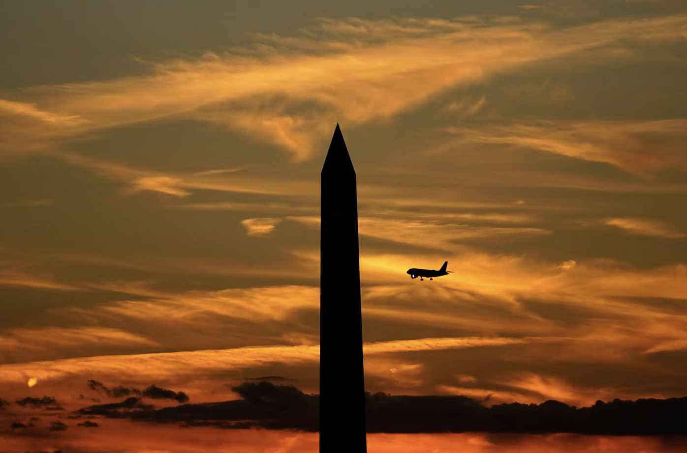 Mỹ yêu cầu cắt tới 10% số chuyến bay tại các sân bay lớn do chính phủ đóng cửa- Ảnh 1. Mỹ yêu cầu cắt tới 10% số chuyến bay tại các sân bay lớn do chính phủ đóng cửa- Ảnh 1.