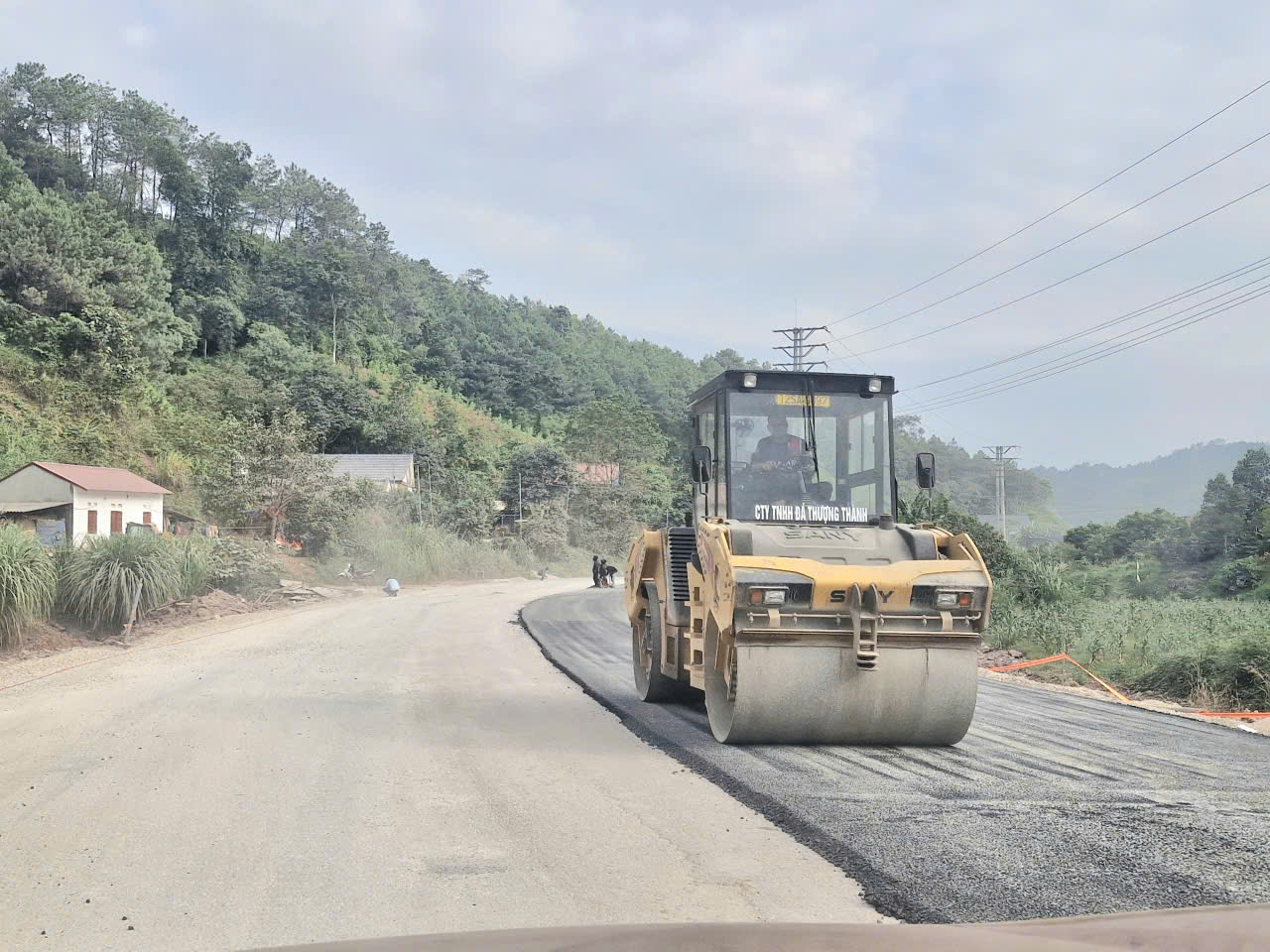 Nhà thầu tăng ca, quyết tâm đưa dự án nâng cấp quốc lộ 4B qua Lạng Sơn về đích đúng hạn- Ảnh 4. Nhà thầu tăng ca, quyết tâm đưa dự án nâng cấp quốc lộ 4B qua Lạng Sơn về đích đúng hạn- Ảnh 4.