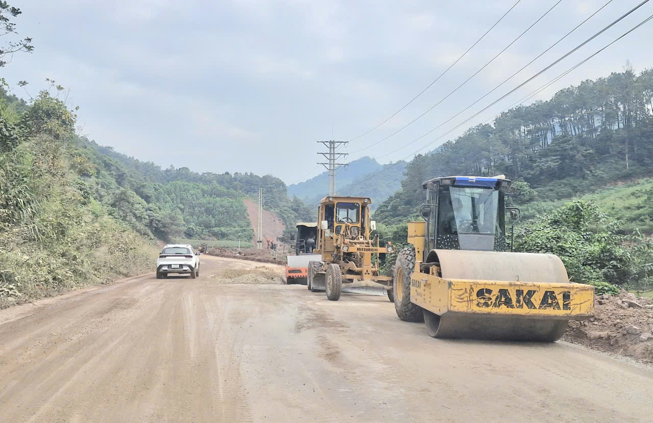 Nhà thầu tăng ca, quyết tâm đưa dự án nâng cấp quốc lộ 4B qua Lạng Sơn về đích đúng hạn- Ảnh 16. Nhà thầu tăng ca, quyết tâm đưa dự án nâng cấp quốc lộ 4B qua Lạng Sơn về đích đúng hạn- Ảnh 16.