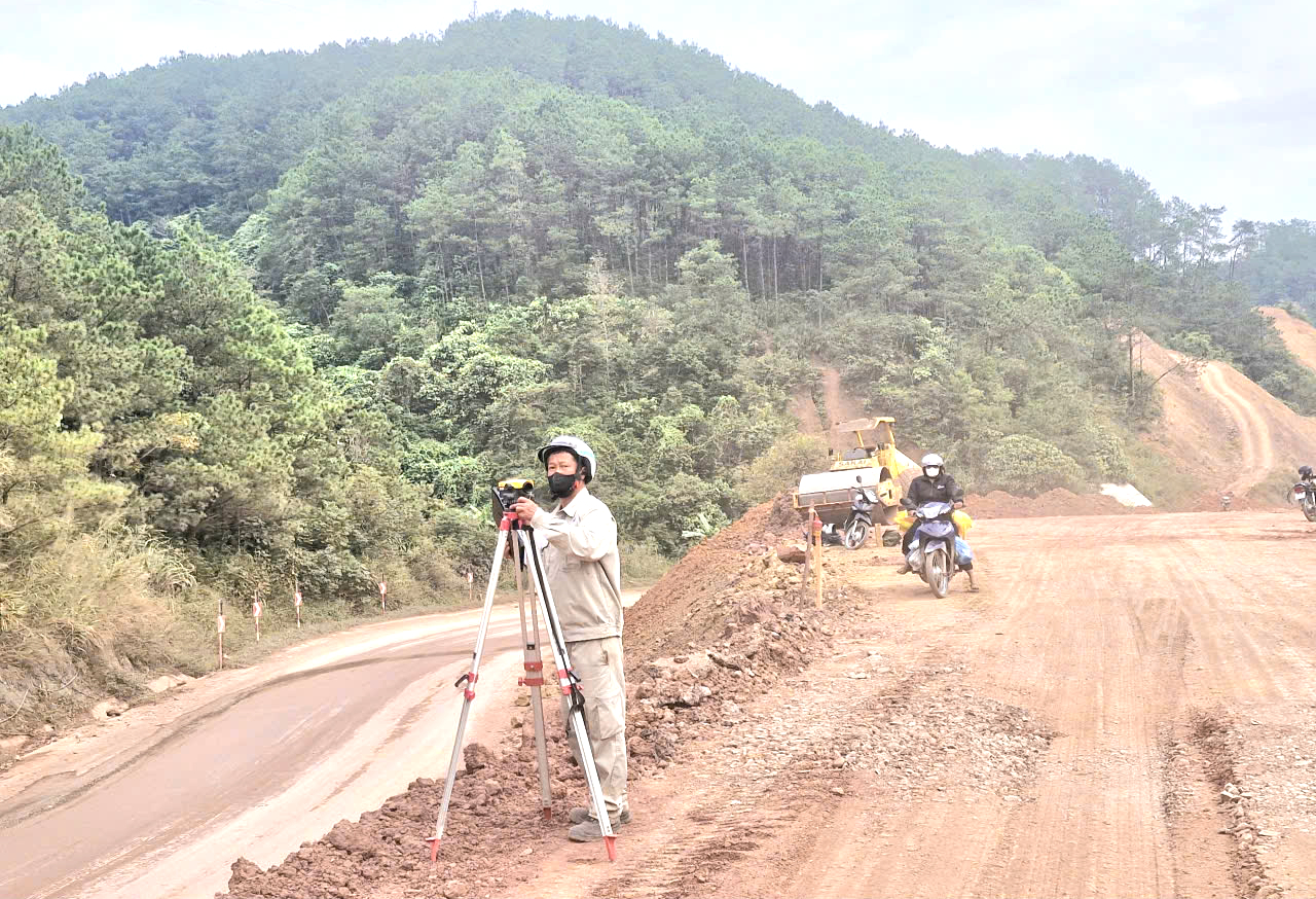 Nhà thầu tăng ca, quyết tâm đưa dự án nâng cấp quốc lộ 4B qua Lạng Sơn về đích đúng hạn- Ảnh 11. Nhà thầu tăng ca, quyết tâm đưa dự án nâng cấp quốc lộ 4B qua Lạng Sơn về đích đúng hạn- Ảnh 11.