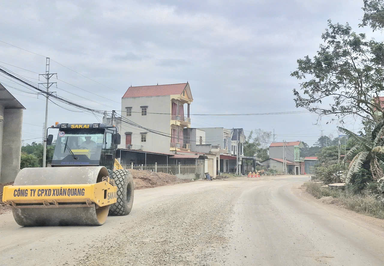 Nhà thầu tăng ca, quyết tâm đưa dự án nâng cấp quốc lộ 4B qua Lạng Sơn về đích đúng hạn- Ảnh 3. Nhà thầu tăng ca, quyết tâm đưa dự án nâng cấp quốc lộ 4B qua Lạng Sơn về đích đúng hạn- Ảnh 3.