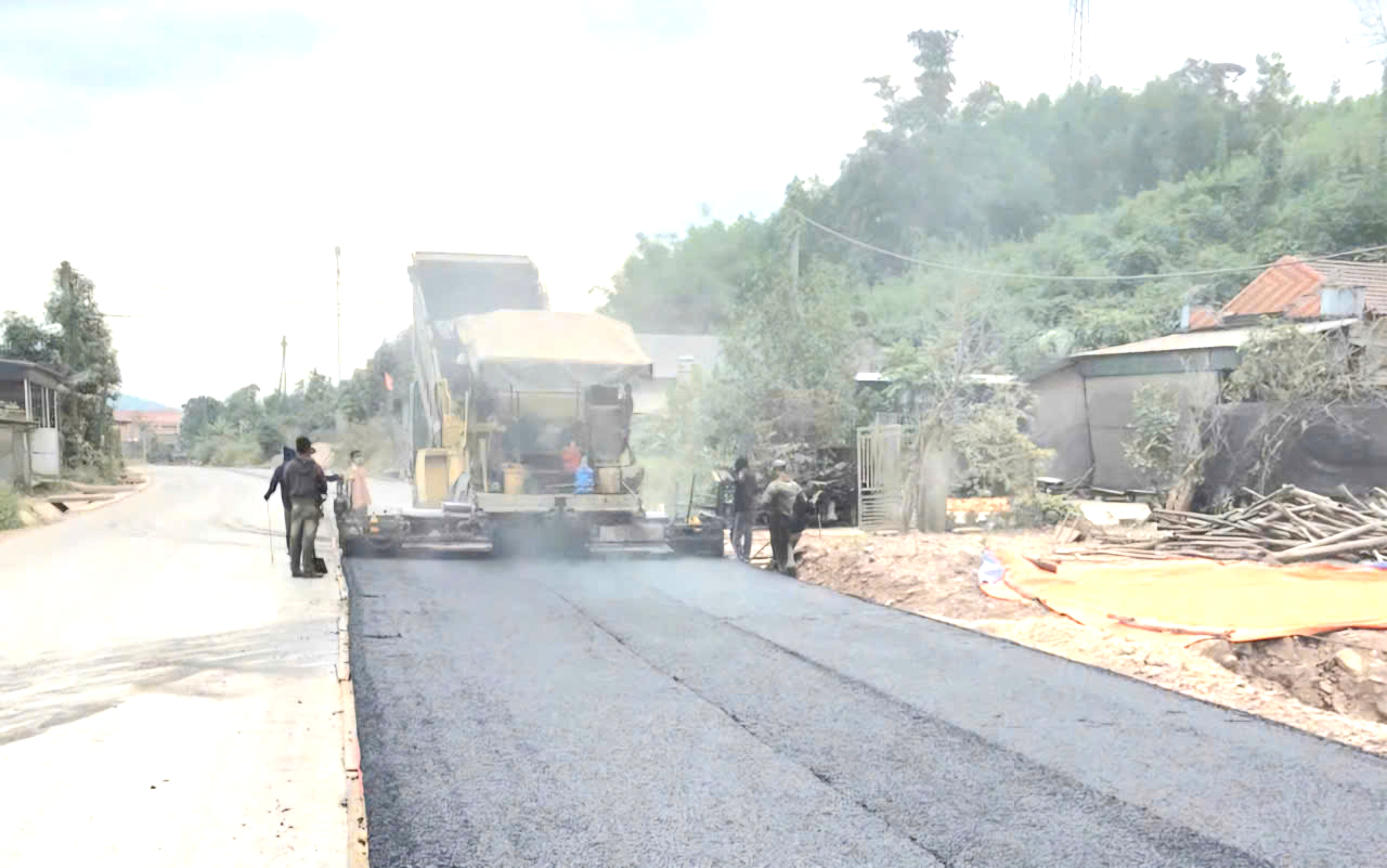 Nhà thầu tăng ca, quyết tâm đưa dự án nâng cấp quốc lộ 4B qua Lạng Sơn về đích đúng hạn- Ảnh 8. Nhà thầu tăng ca, quyết tâm đưa dự án nâng cấp quốc lộ 4B qua Lạng Sơn về đích đúng hạn- Ảnh 8.