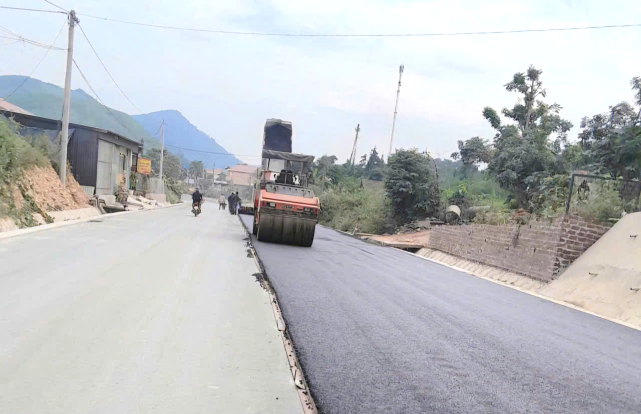 Nhà thầu tăng ca, quyết tâm đưa dự án nâng cấp quốc lộ 4B qua Lạng Sơn về đích đúng hạn- Ảnh 17. Nhà thầu tăng ca, quyết tâm đưa dự án nâng cấp quốc lộ 4B qua Lạng Sơn về đích đúng hạn- Ảnh 17.