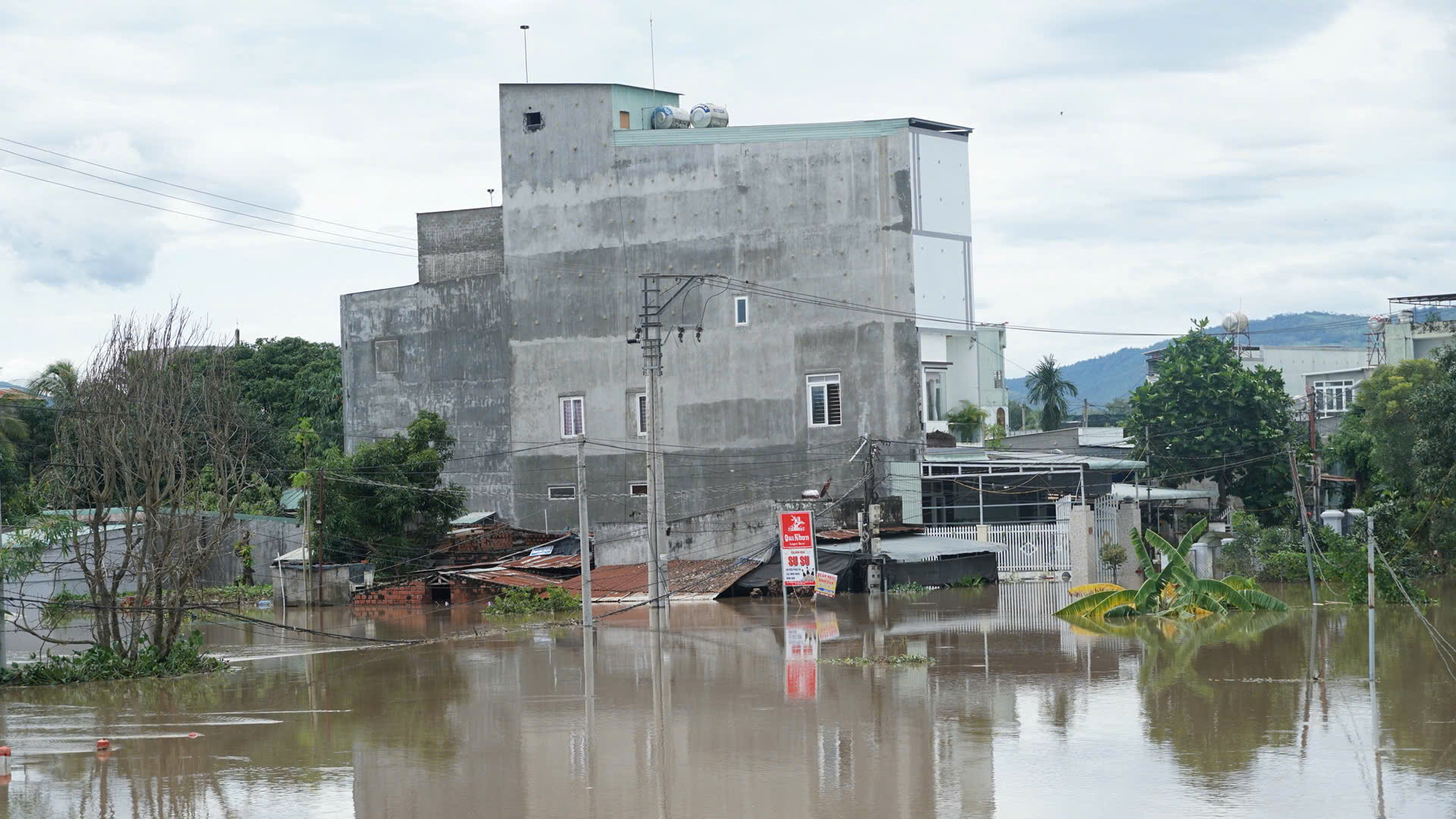 Bão số 13: Gia Lai thiệt hại hơn 5.000 tỷ đồng, 2 người tử vong- Ảnh 14. Bão số 13: Gia Lai thiệt hại hơn 5.000 tỷ đồng, 2 người tử vong- Ảnh 14.