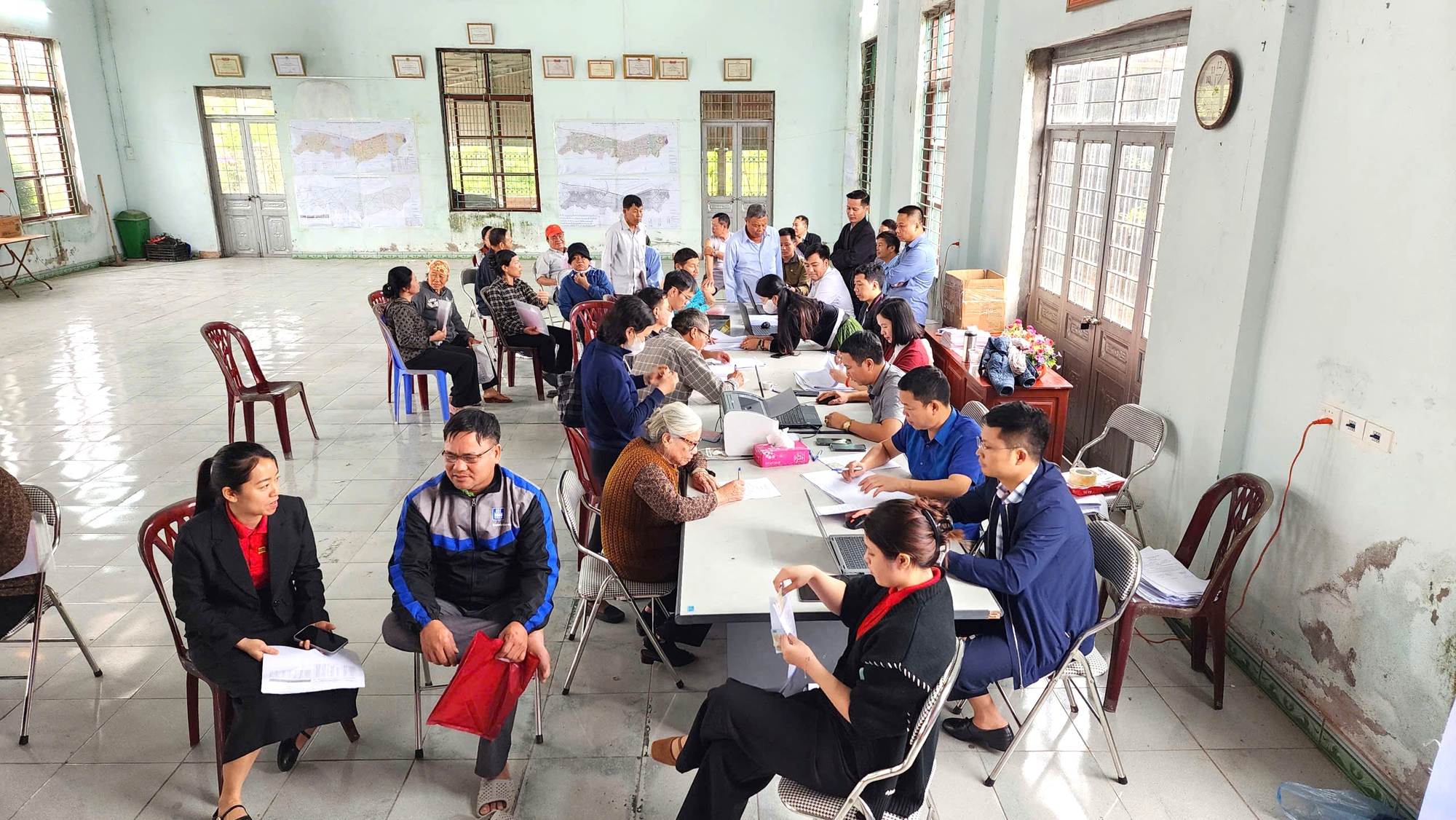 Người dân hồ hởi nhận bồi thường giải phóng mặt bằng sân bay Gia Bình- Ảnh 7. Người dân hồ hởi nhận bồi thường giải phóng mặt bằng sân bay Gia Bình- Ảnh 7.