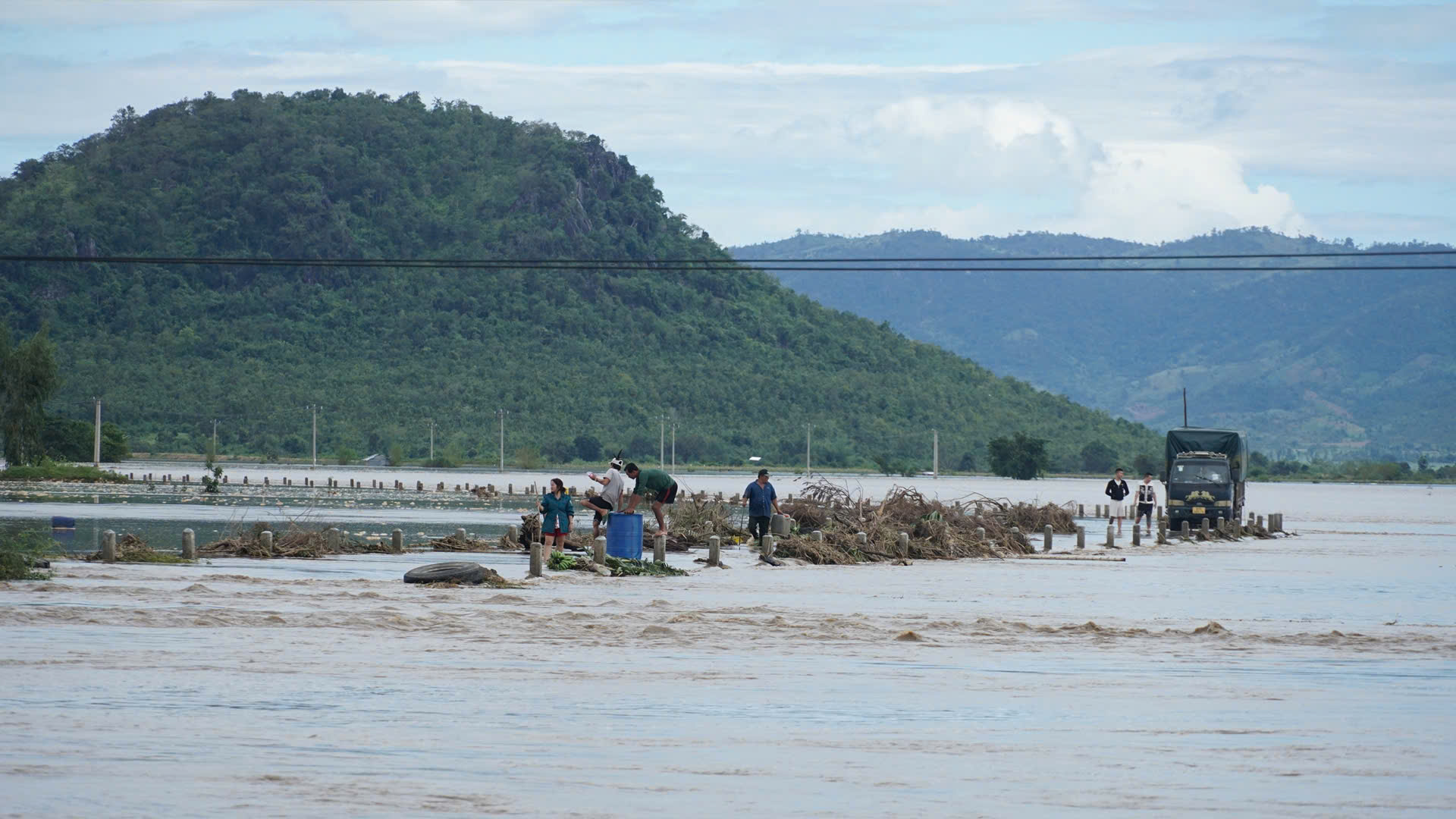 Bão số 13: Gia Lai thiệt hại hơn 5.000 tỷ đồng, 2 người tử vong- Ảnh 18. Bão số 13: Gia Lai thiệt hại hơn 5.000 tỷ đồng, 2 người tử vong- Ảnh 18.