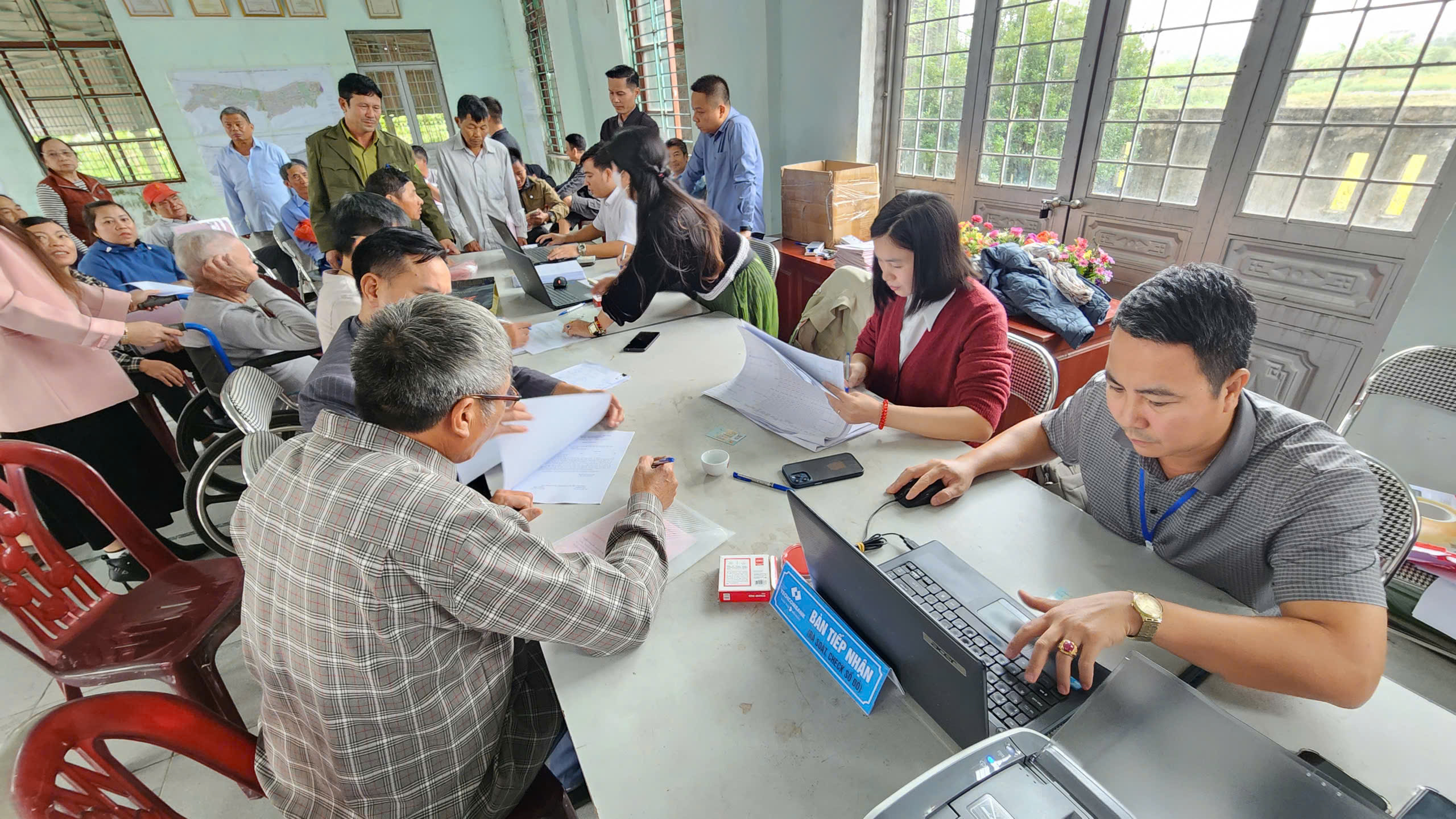 Người dân hồ hởi nhận bồi thường giải phóng mặt bằng sân bay Gia Bình- Ảnh 10. Người dân hồ hởi nhận bồi thường giải phóng mặt bằng sân bay Gia Bình- Ảnh 10.