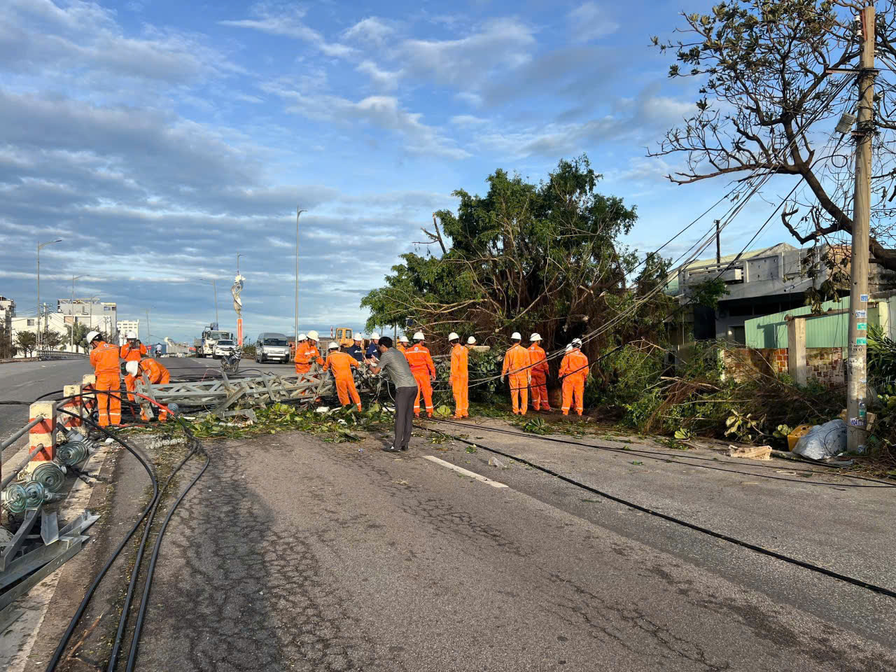 Bão số 13: Gia Lai thiệt hại hơn 5.000 tỷ đồng, 2 người tử vong- Ảnh 22. Bão số 13: Gia Lai thiệt hại hơn 5.000 tỷ đồng, 2 người tử vong- Ảnh 22.