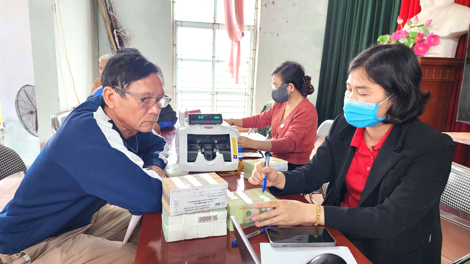 Người dân hồ hởi nhận bồi thường giải phóng mặt bằng sân bay Gia Bình- Ảnh 9. Người dân hồ hởi nhận bồi thường giải phóng mặt bằng sân bay Gia Bình- Ảnh 9.