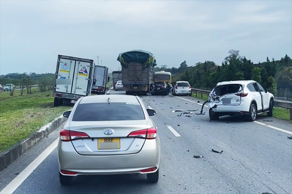 Điều tra vụ 6 ô tô va chạm liên hoàn trên cao tốc Hà Nội - Thái Nguyên- Ảnh 1.