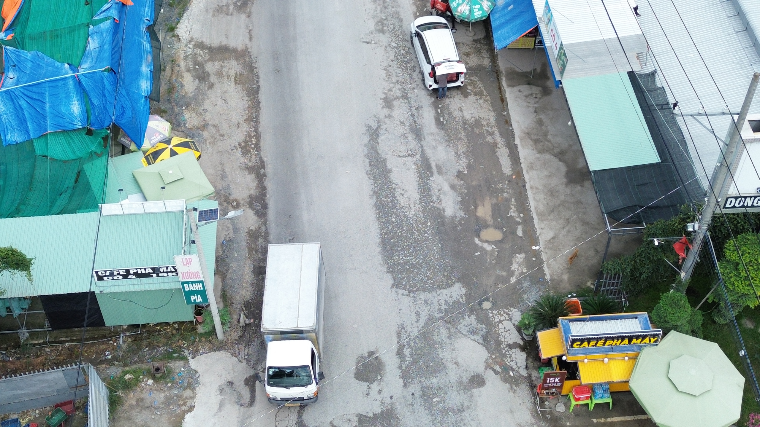 Hiện trạng QL62 nối QL1, cao tốc đi cửa khẩu ở Tây Ninh đang xuống cấp trầm trọng- Ảnh 6. Hiện trạng QL62 nối QL1, cao tốc đi cửa khẩu ở Tây Ninh đang xuống cấp trầm trọng- Ảnh 6.