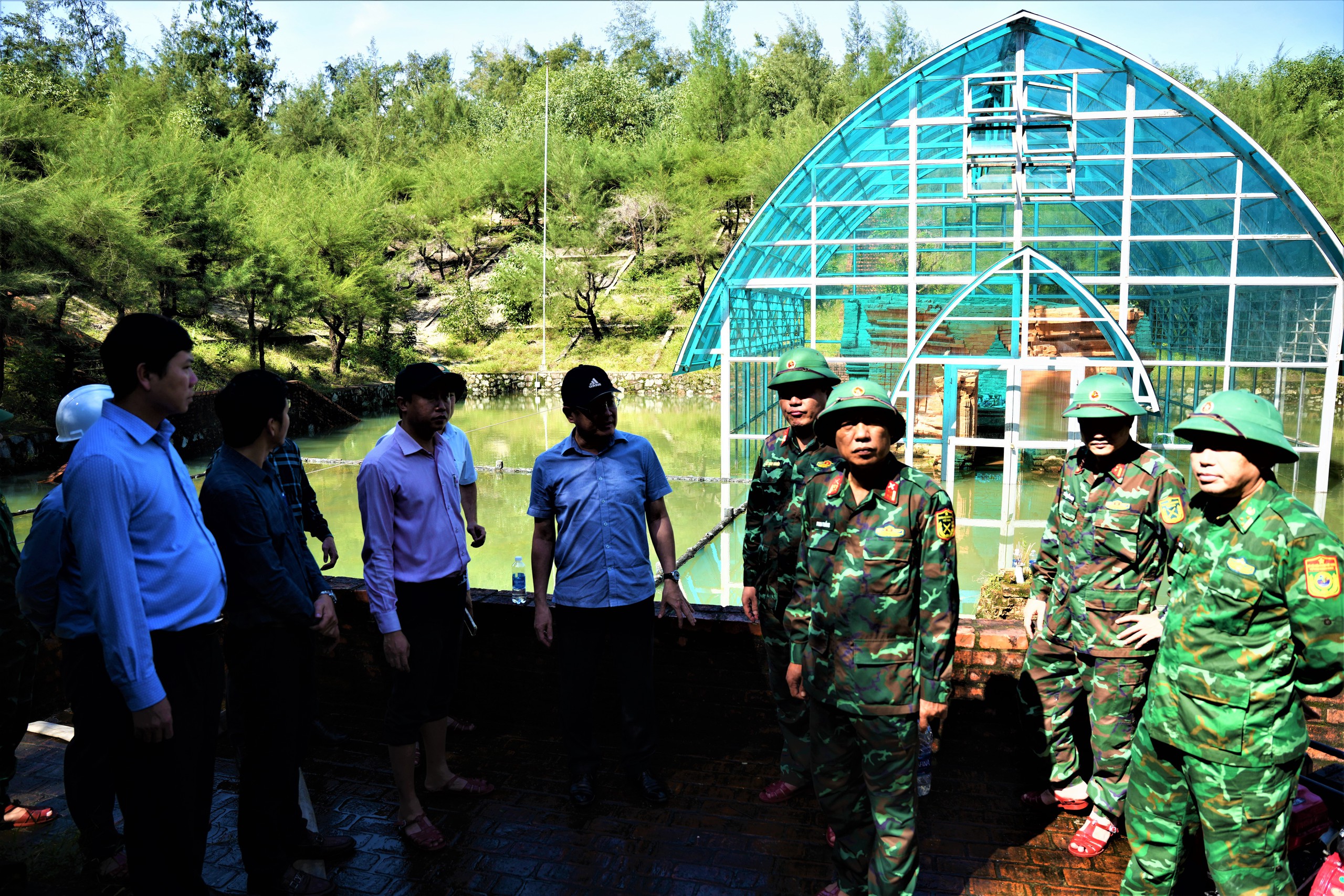 Huế: Khẩn trương “giải cứu” di tích Tháp Chăm Phú Diên ngâm nước lũ- Ảnh 2. Huế: Khẩn trương “giải cứu” di tích Tháp Chăm Phú Diên ngâm nước lũ- Ảnh 2.