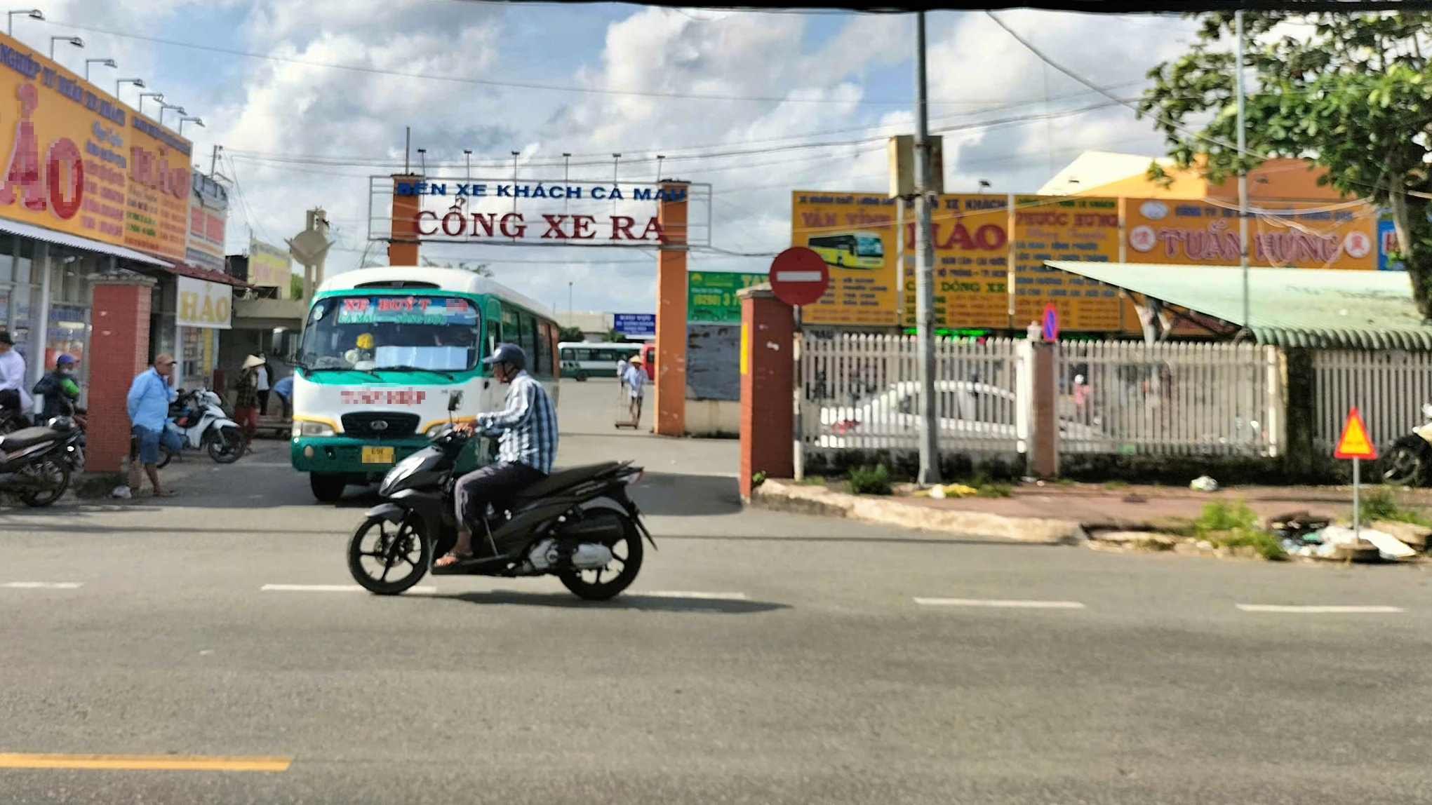 Cà Mau siết chặt quản lý hoạt động kinh doanh vận tải bằng ô tô- Ảnh 1.