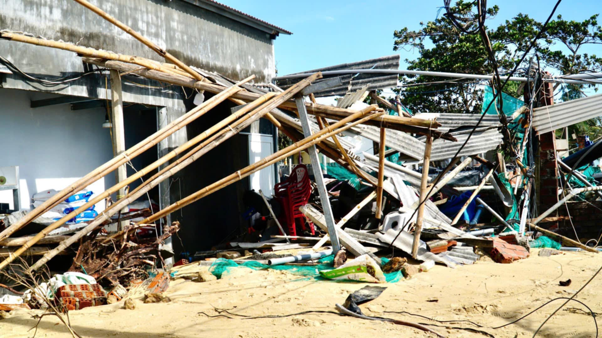 Bão số 13: Gia Lai thiệt hại hơn 5.000 tỷ đồng, 2 người tử vong- Ảnh 1. Bão số 13: Gia Lai thiệt hại hơn 5.000 tỷ đồng, 2 người tử vong- Ảnh 1.