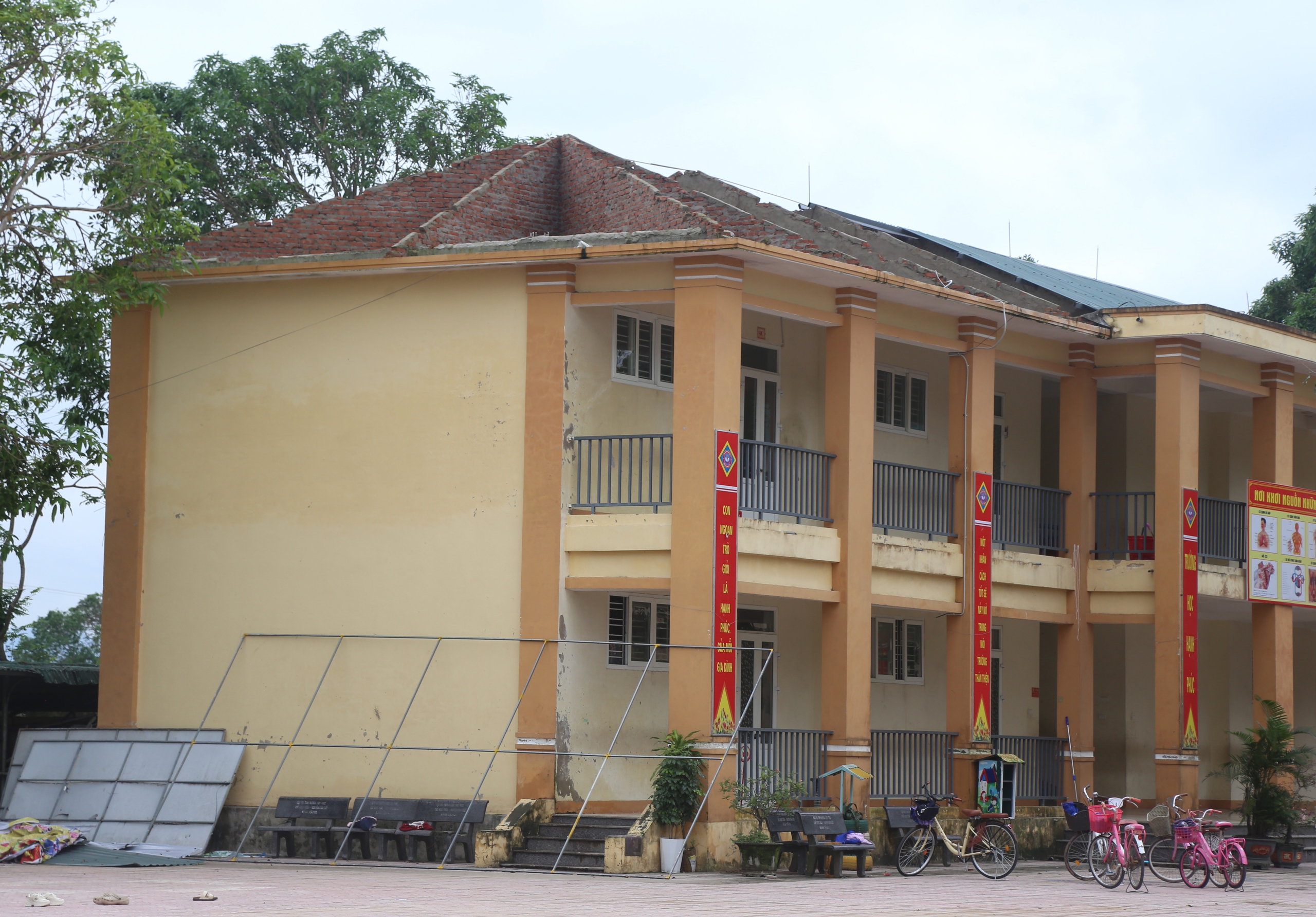 Sửa chữa trường học sau bão lũ ở Nghệ An gặp khó do thiếu kinh phí - Ảnh 5. Sửa chữa trường học sau bão lũ ở Nghệ An gặp khó do thiếu kinh phí - Ảnh 5.