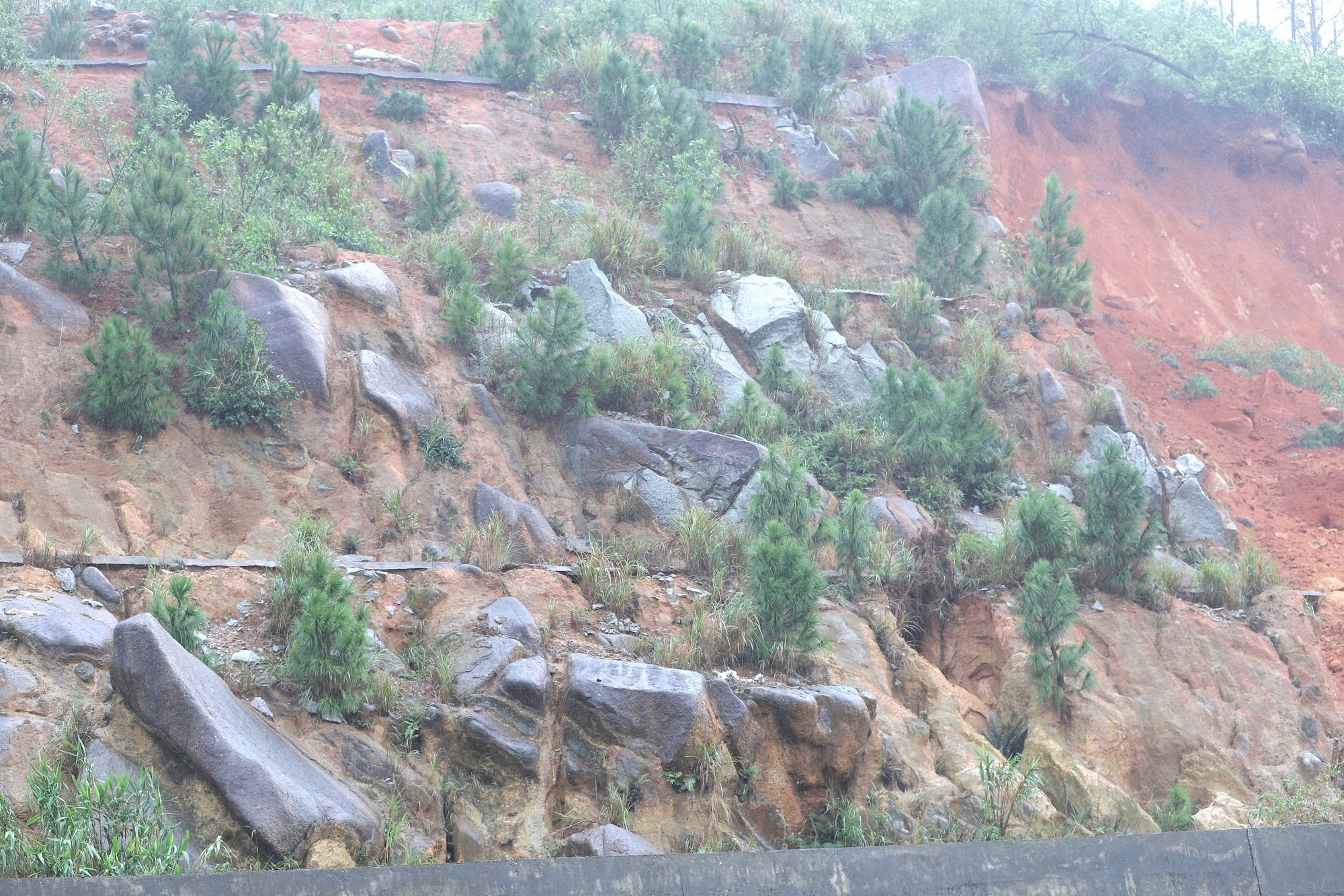 Đề xuất làm tường chắn, kè rọ đá giật cấp bảo vệ tuyến đường ven biển Hà Tĩnh- Ảnh 3. Đề xuất làm tường chắn, kè rọ đá giật cấp bảo vệ tuyến đường ven biển Hà Tĩnh- Ảnh 3.