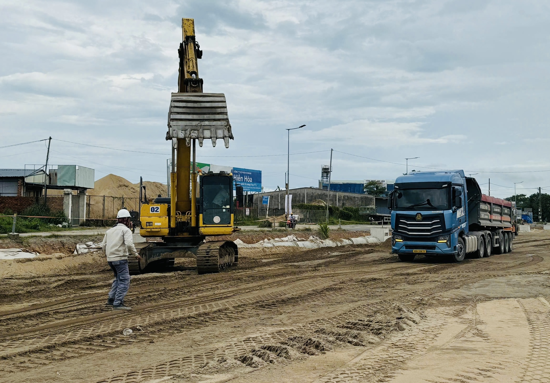 Đồng Nai: Rào chắn 800m đường song hành, phân luồng giao thông phục vụ thi công tuyến 25B- Ảnh 2. Đồng Nai: Rào chắn 800m đường song hành, phân luồng giao thông phục vụ thi công tuyến 25B- Ảnh 2.