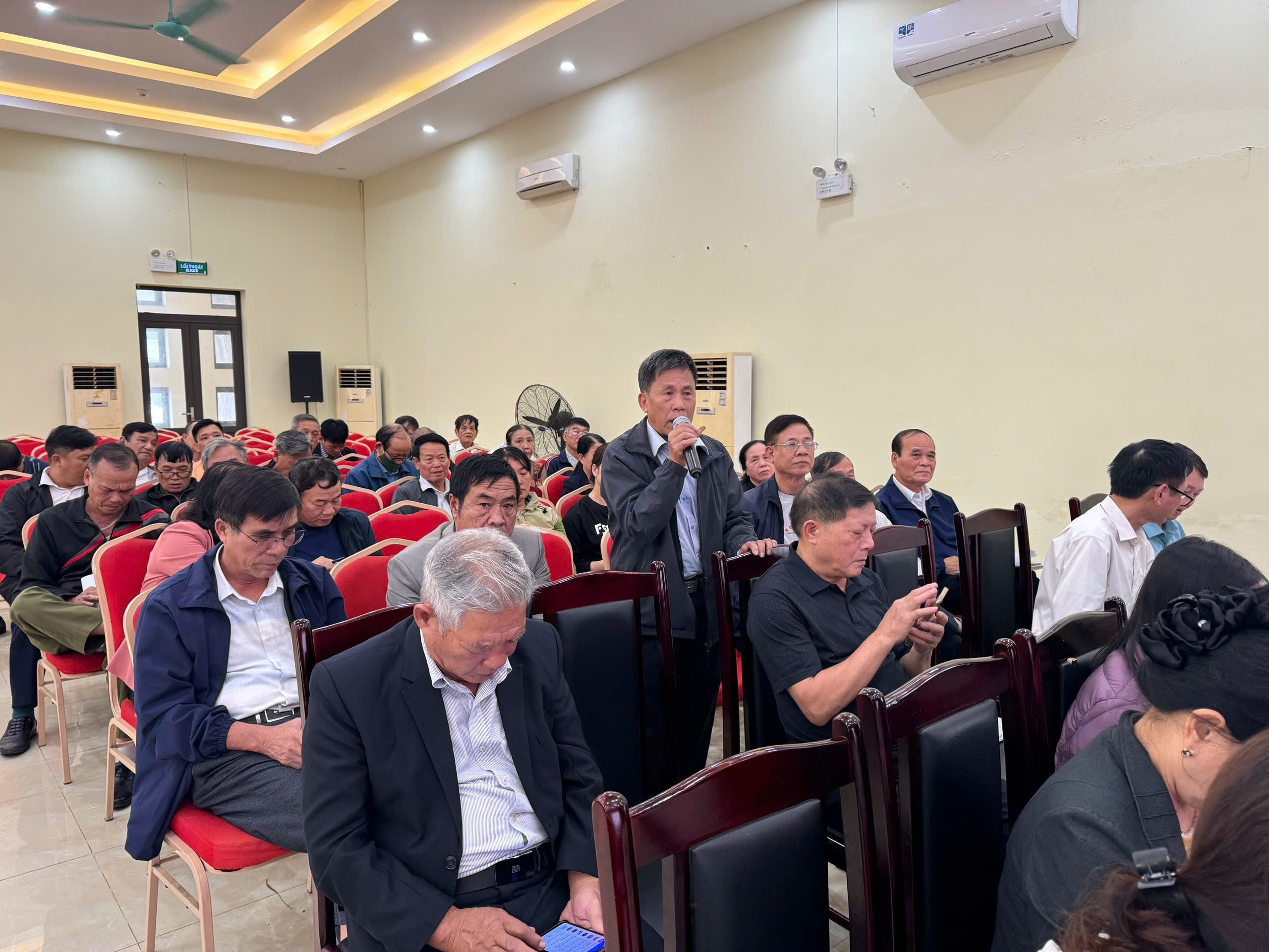 Hà Nội: Phát huy trí tuệ, trách nhiệm của cán bộ, nhân dân góp ý văn kiện Đại hội Đảng- Ảnh 2. Hà Nội: Phát huy trí tuệ, trách nhiệm của cán bộ, nhân dân góp ý văn kiện Đại hội Đảng- Ảnh 2.