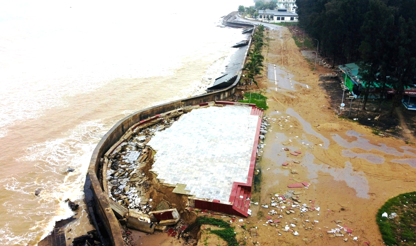 Thanh Hóa: Cần 66 tỷ đồng khắc phục khẩn cấp kè biển Hải Tiến- Ảnh 1. Thanh Hóa: Cần 66 tỷ đồng khắc phục khẩn cấp kè biển Hải Tiến- Ảnh 1.