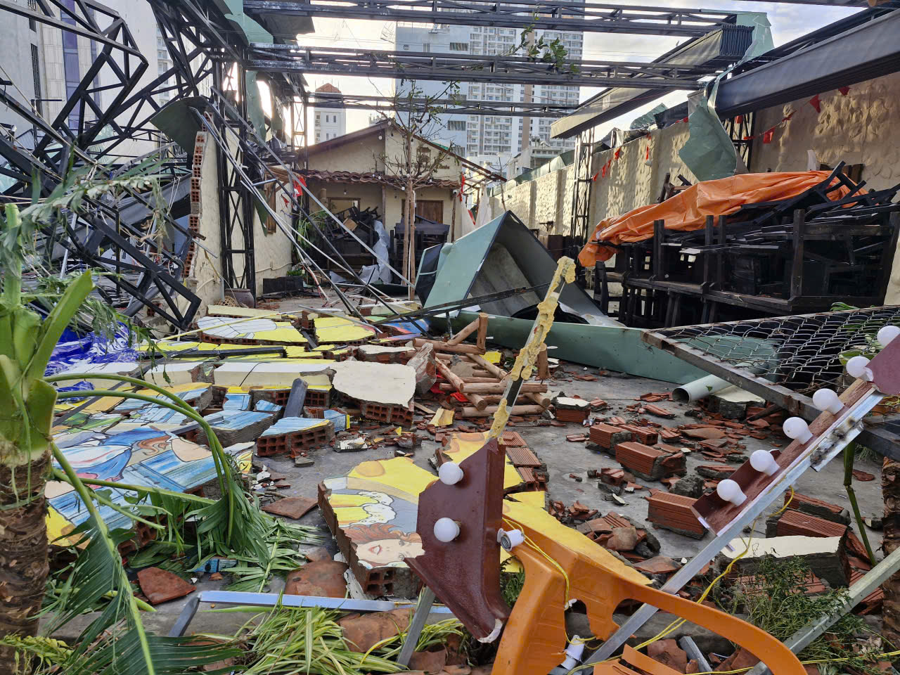 Gia Lai quyết liệt khắc phục hậu quả sau bão số 13, sớm ổn định đời sống nhân dân- Ảnh 2. Gia Lai quyết liệt khắc phục hậu quả sau bão số 13, sớm ổn định đời sống nhân dân- Ảnh 2.