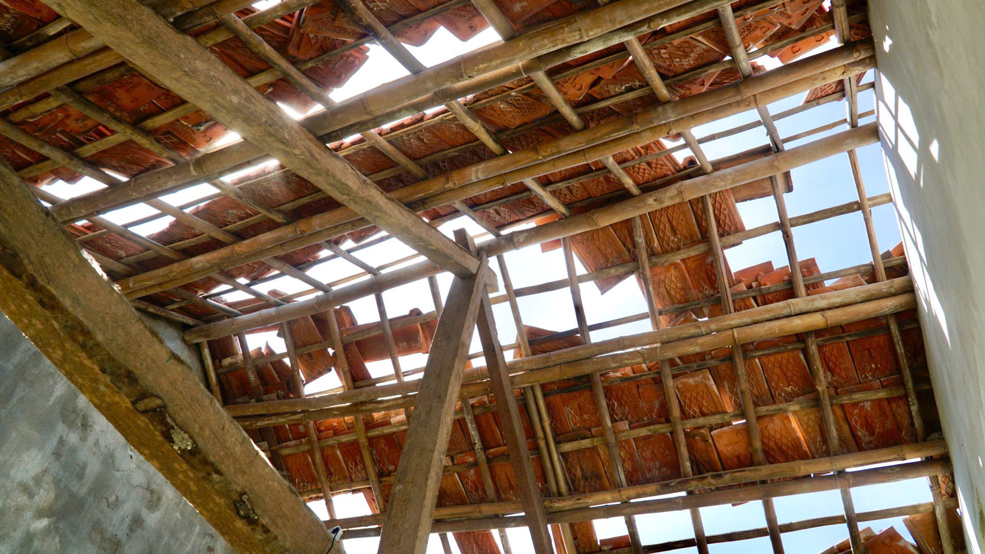 Làng chài Đề Gi tan hoang sau bão, ngư dân Gia Lai lặng người tìm lại nơi từng là tổ ấm- Ảnh 8. Làng chài Đề Gi tan hoang sau bão, ngư dân Gia Lai lặng người tìm lại nơi từng là tổ ấm- Ảnh 8.