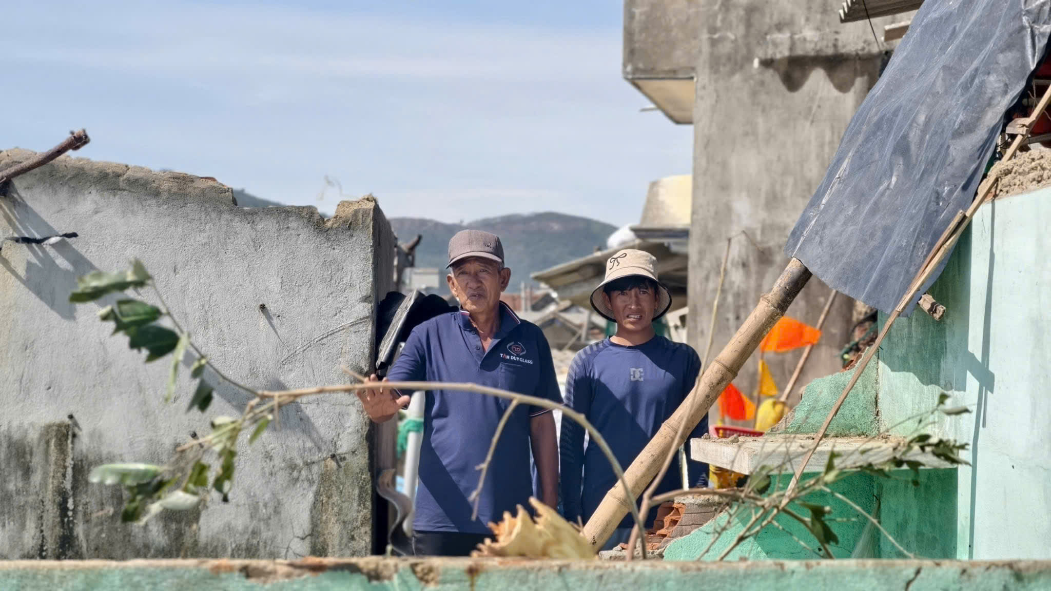 Gia Lai: Bình an trở về từ khu sơ tán sau bão số 13, nhưng nhà chẳng còn- Ảnh 1.