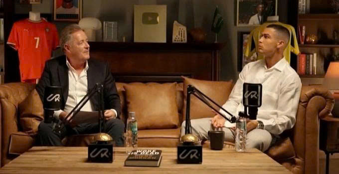 Cristiano Ronaldo liên tục phát biểu gây sốc- Ảnh 1. Cristiano Ronaldo liên tục phát biểu gây sốc- Ảnh 1.