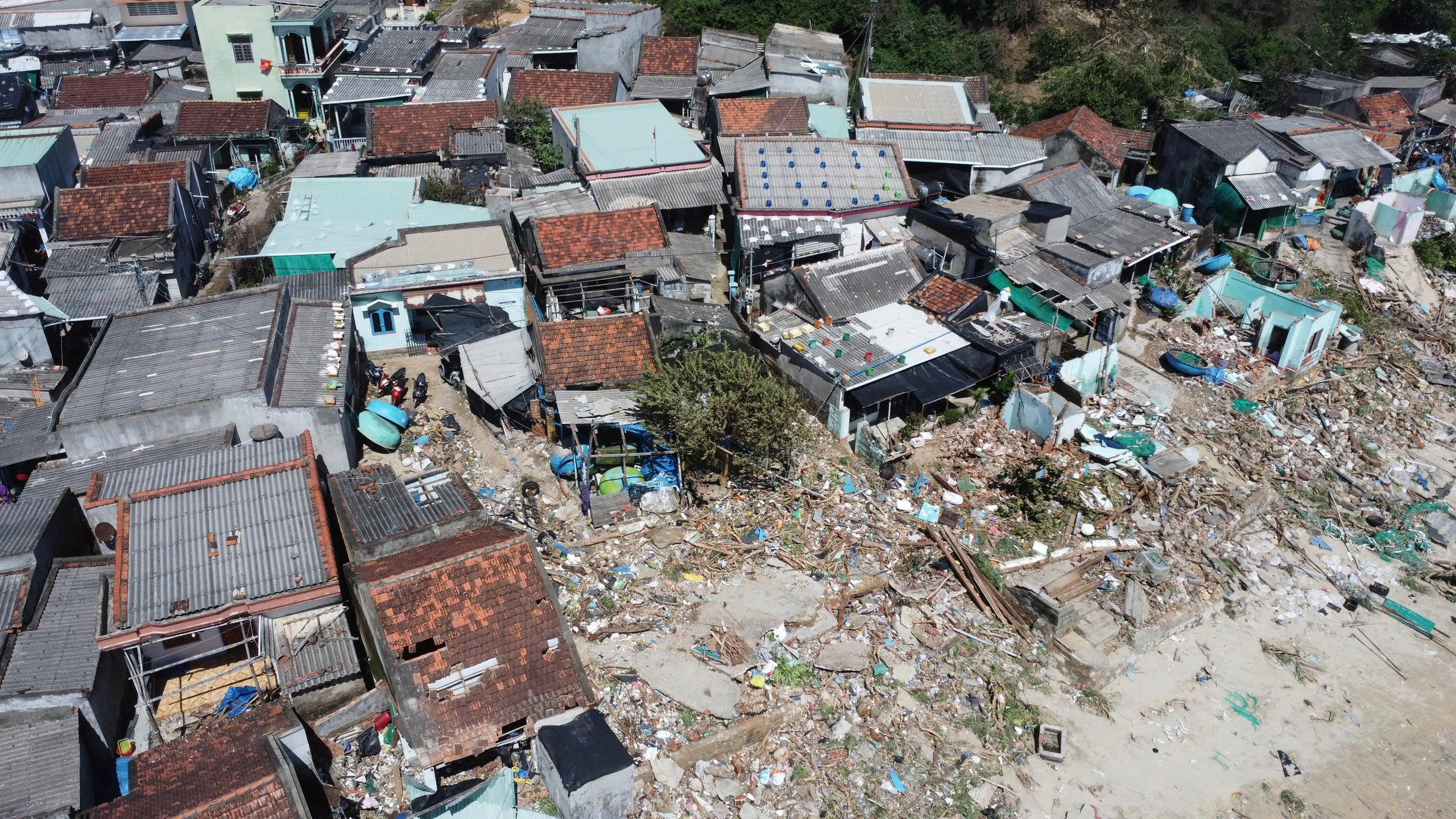 Gia Lai: Bình an trở về từ khu sơ tán sau bão số 13, nhưng nhà chẳng còn- Ảnh 8.