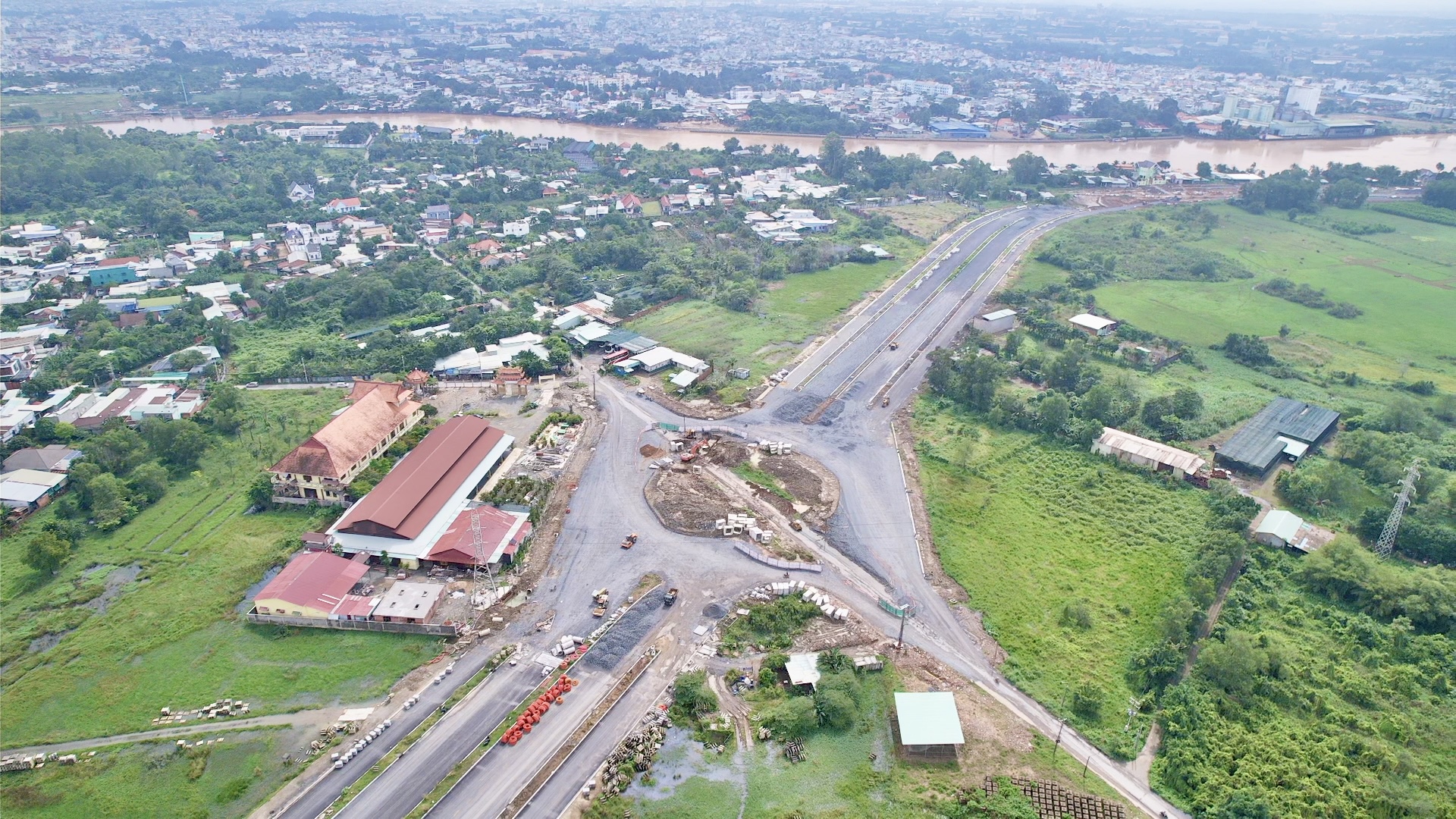 Đồng Nai: Nhân rộng kinh nghiệm từ cơ sở, đẩy tiến độ giải phóng mặt bằng dự án trọng điểm- Ảnh 4. Đồng Nai: Nhân rộng kinh nghiệm từ cơ sở, đẩy tiến độ giải phóng mặt bằng dự án trọng điểm- Ảnh 4.