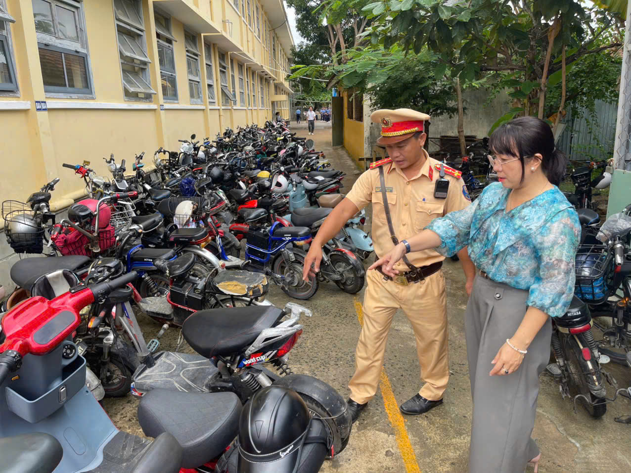 Đắk Lắk: Đồng bộ các giải pháp bảo đảm an toàn giao thông cho học sinh- Ảnh 2. Đắk Lắk: Đồng bộ các giải pháp bảo đảm an toàn giao thông cho học sinh- Ảnh 2.