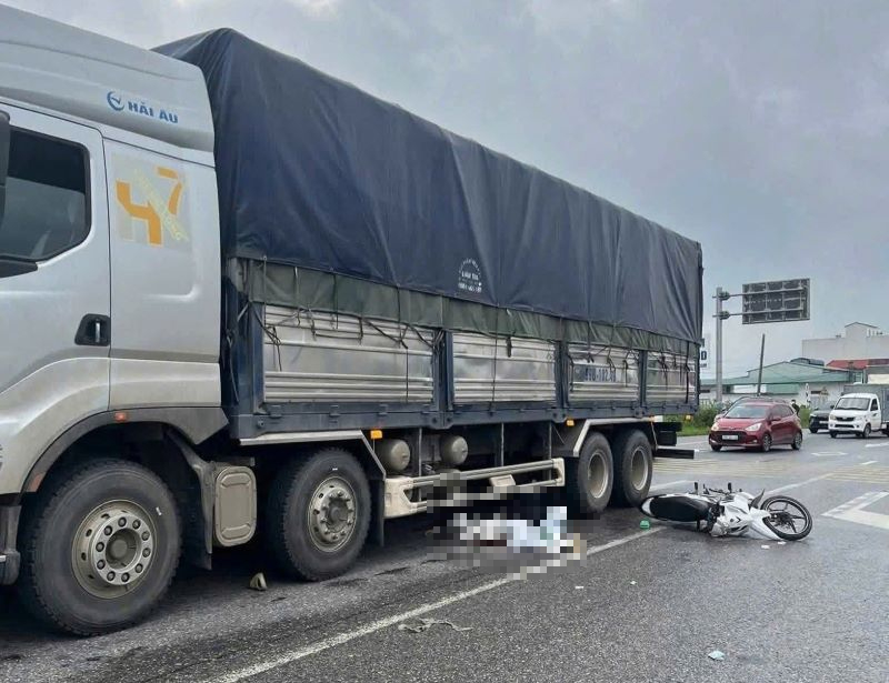 Hải Phòng: Va chạm xe tải ở nút giao, 2 thiếu nữ tử vong tại chỗ- Ảnh 1.