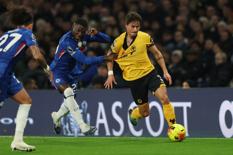 Chelsea se díky vysokému vítězství nad Wolves dočasně posunula na 2. místo v Premier League - Foto 1. Thắng đậm Wolves, Chelsea tạm vươn lên vị trí thứ 2 Ngoại hạng Anh- Ảnh 1.