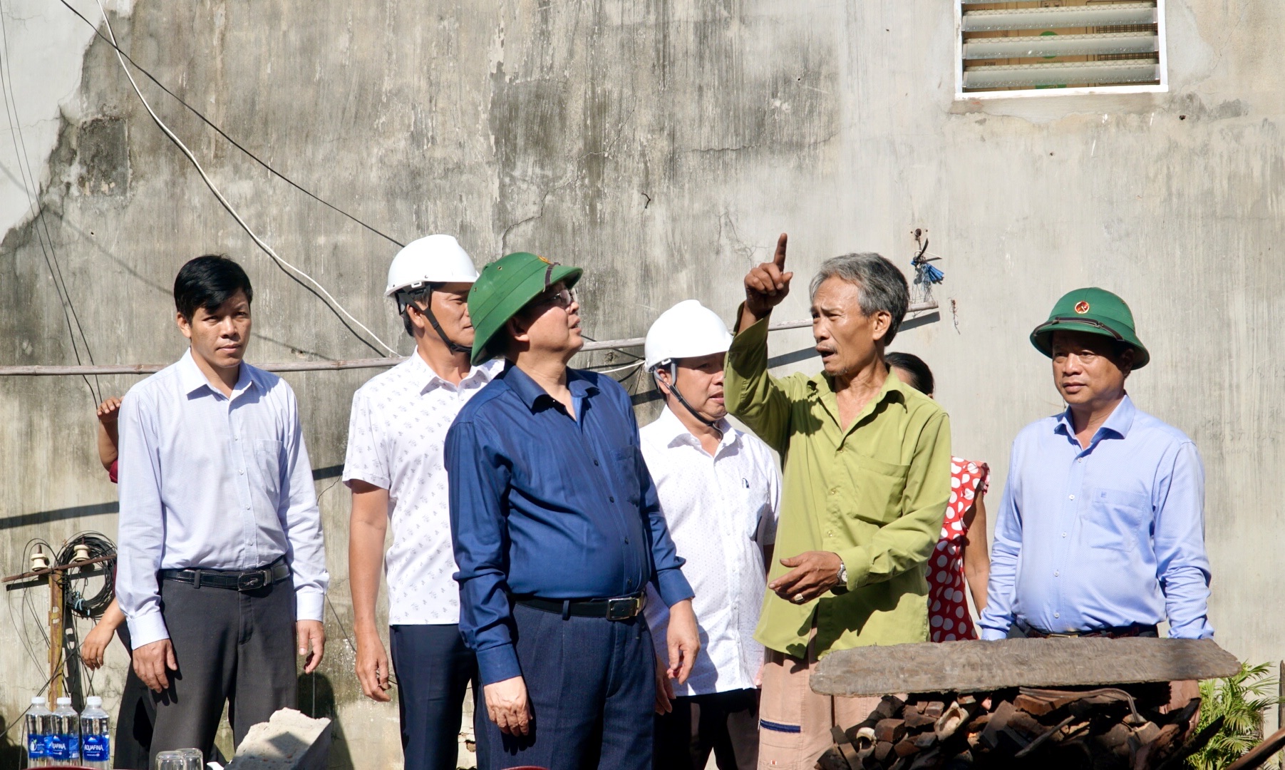 Phó Thủ tướng Hồ Quốc Dũng động viên người dân Gia Lai vượt qua hoang tàn sau bão- Ảnh 5. Phó Thủ tướng Hồ Quốc Dũng động viên người dân Gia Lai vượt qua hoang tàn sau bão- Ảnh 5.