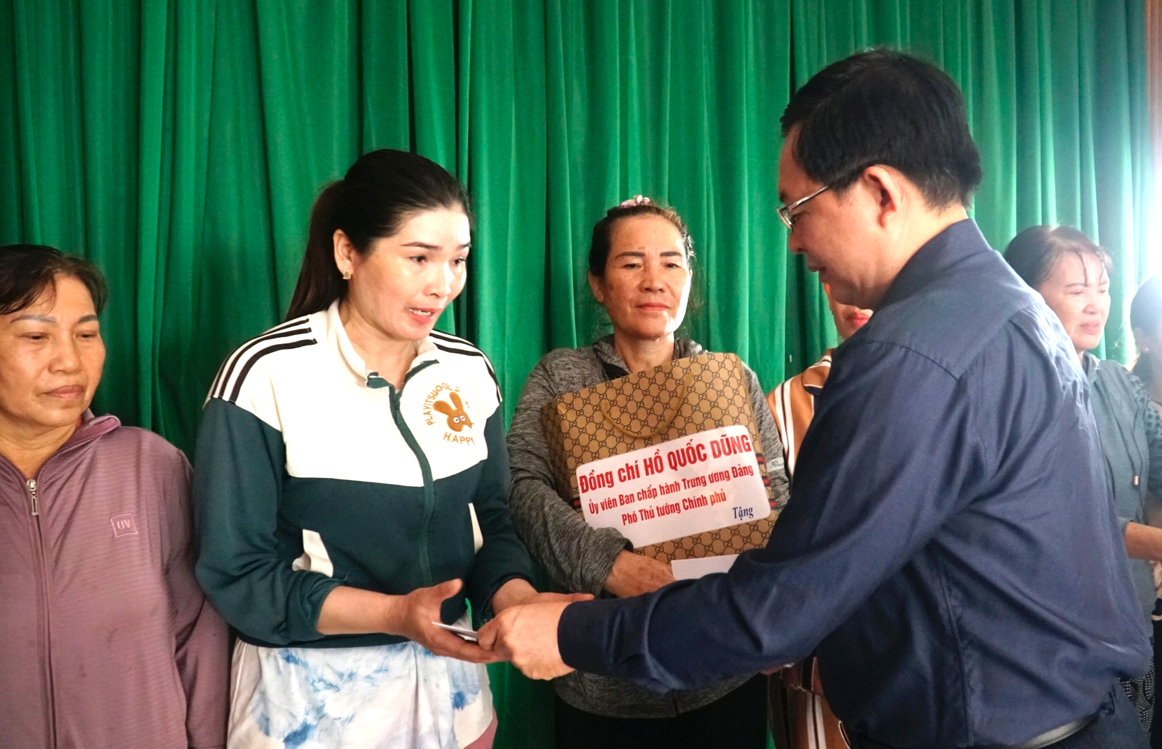 Phó Thủ tướng Hồ Quốc Dũng động viên người dân Gia Lai vượt qua hoang tàn sau bão- Ảnh 11. Phó Thủ tướng Hồ Quốc Dũng động viên người dân Gia Lai vượt qua hoang tàn sau bão- Ảnh 11.