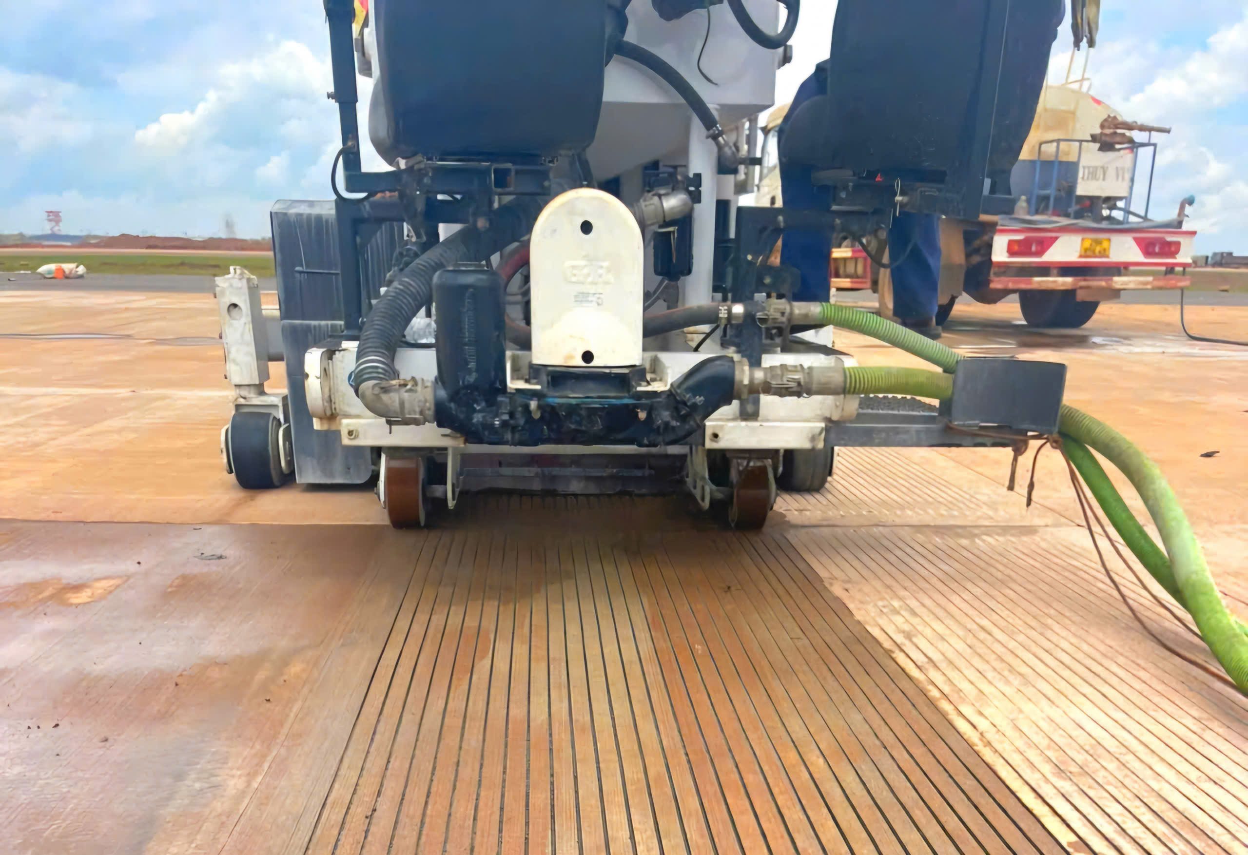 Cienco4 tiên phong làm chủ công nghệ thi công tạo nhám mặt đường băng- Ảnh 6.