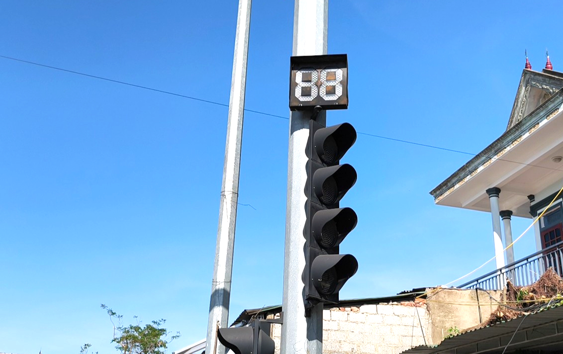 Hà Tĩnh khẩn trương khắc phục đèn giao thông hư hỏng sau mưa bão- Ảnh 2.