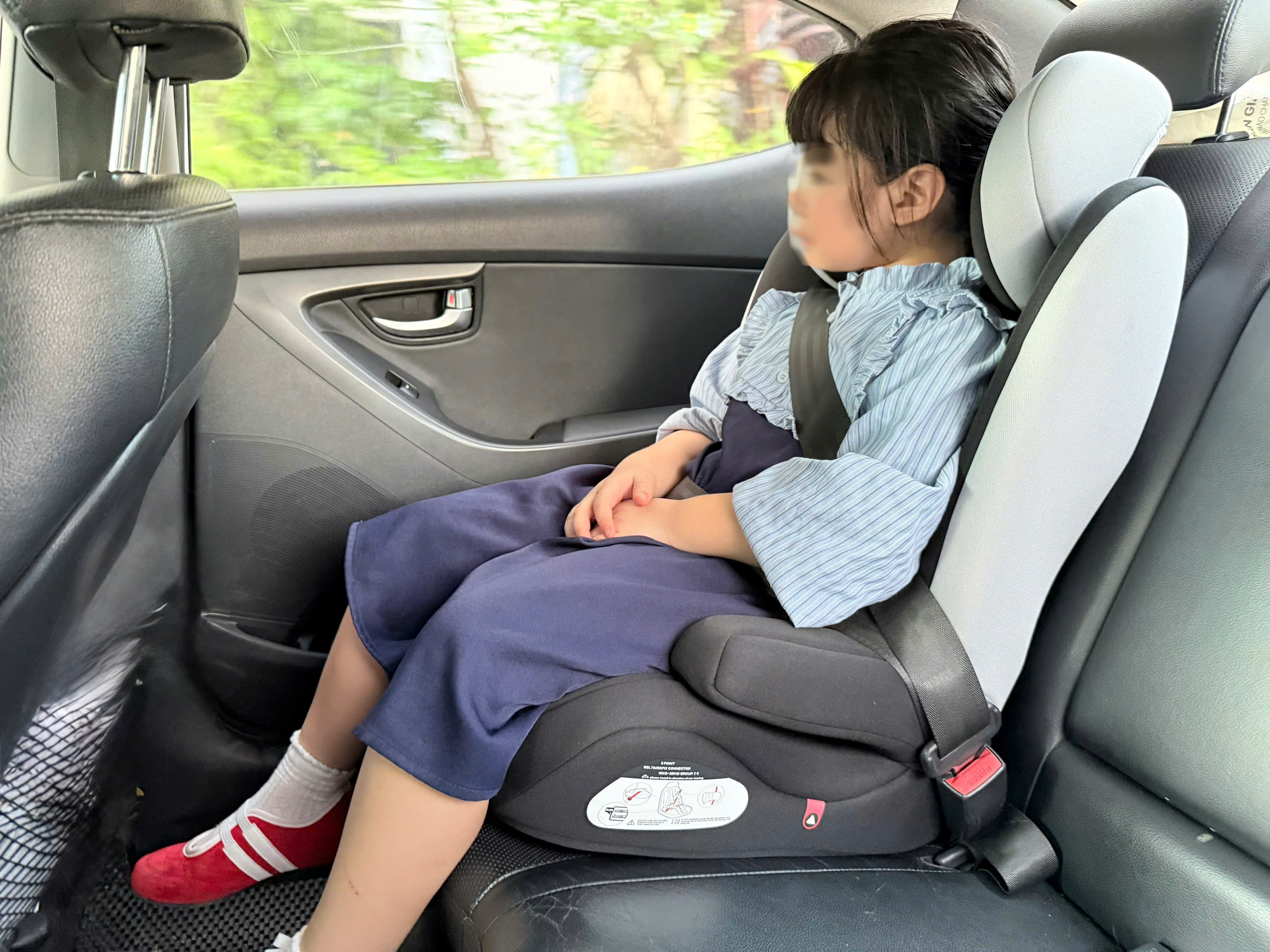 Chính phủ đề xuất miễn trừ ghế an toàn cho trẻ dưới 10 tuổi trên taxi và xe buýt- Ảnh 1.