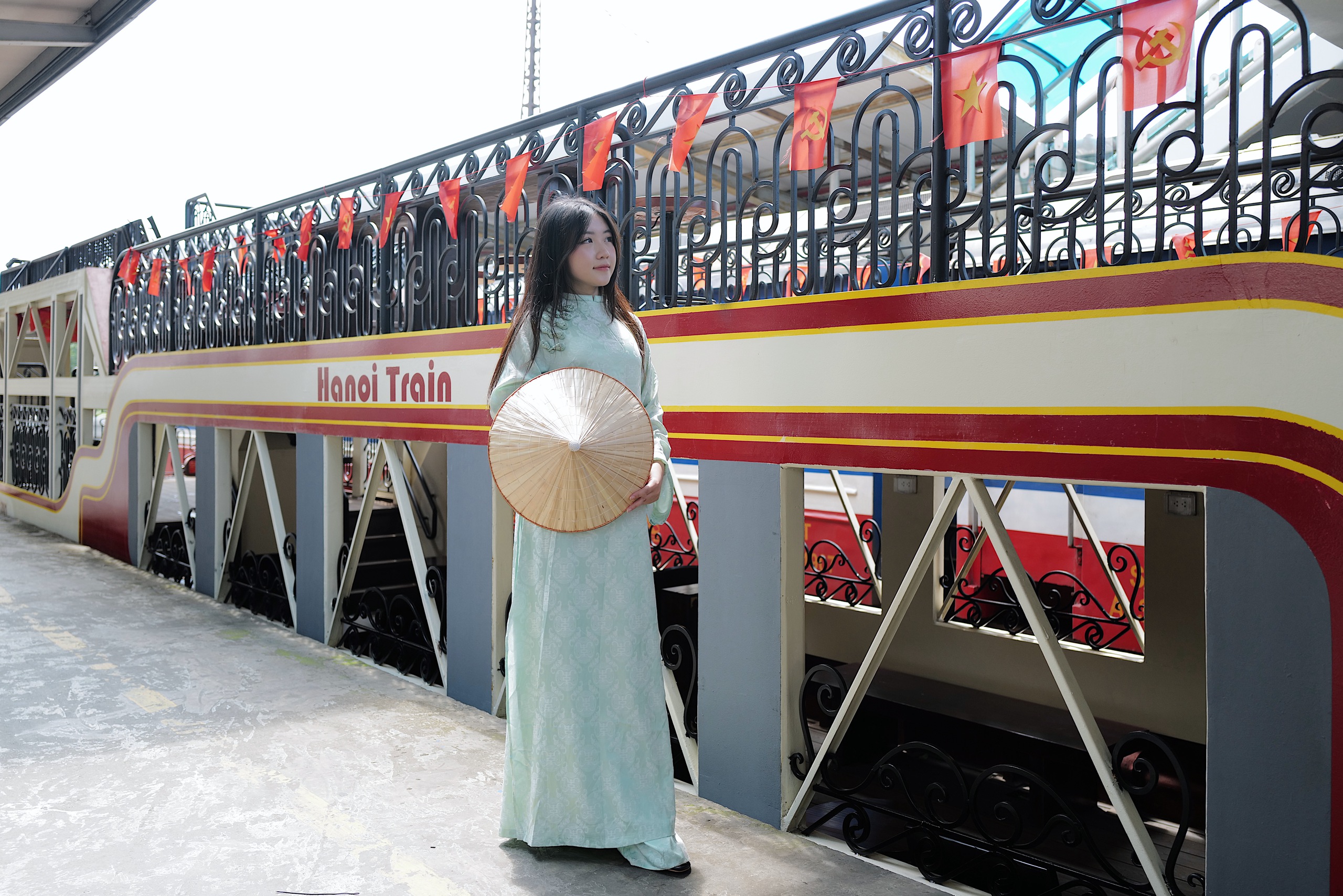 Doanh nghiệp kinh doanh vận tải đường sắt phải tổ chức bán vé bằng nhiều phương thức- Ảnh 1. Doanh nghiệp kinh doanh vận tải đường sắt phải tổ chức bán vé bằng nhiều phương thức- Ảnh 1.