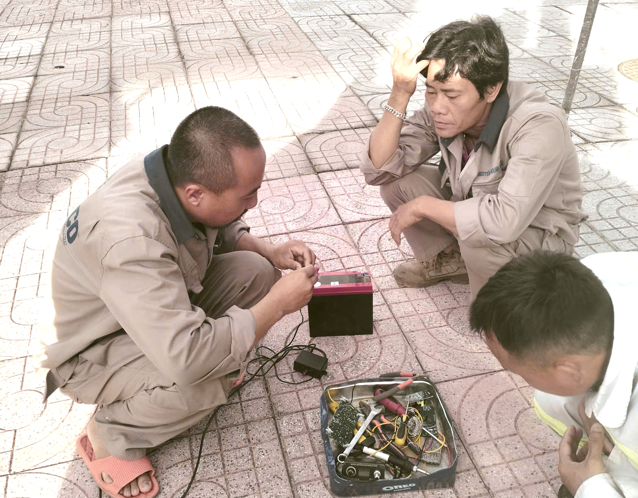 Hà Tĩnh khẩn trương khắc phục đèn giao thông hư hỏng sau mưa bão- Ảnh 3.