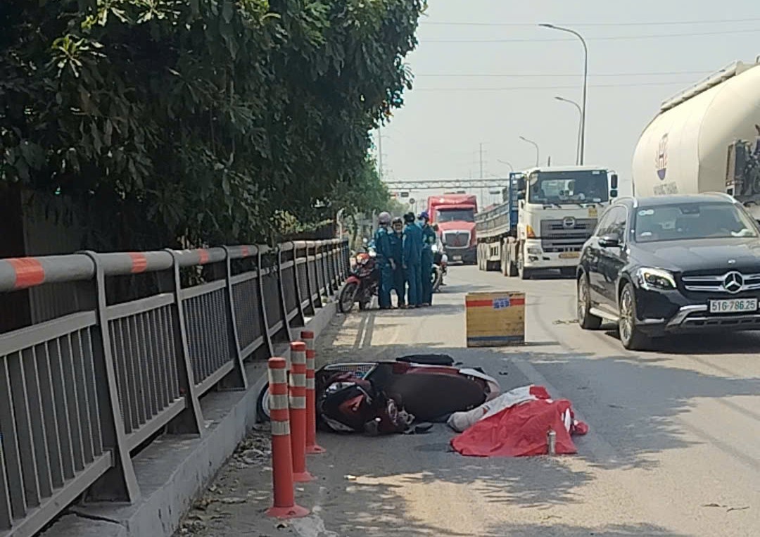 TP.HCM: Truy tìm ô tô cán thanh niên đi xe máy tử vong- Ảnh 1.
