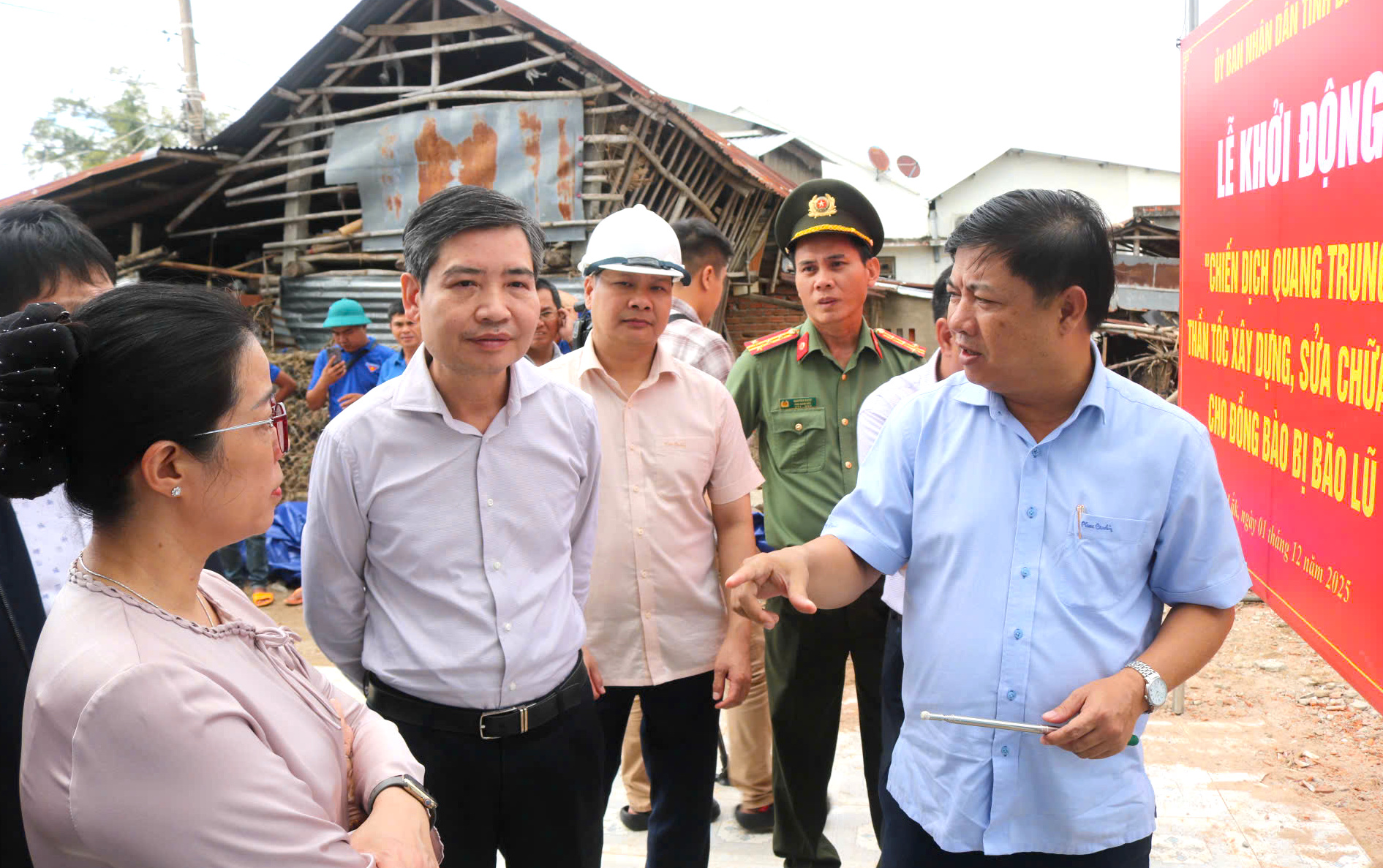 Khởi động “Chiến dịch Quang Trung” xây dựng, sửa chữa nhà cho đồng bào tâm lũ miền Trung- Ảnh 2. Khởi động “Chiến dịch Quang Trung” xây dựng, sửa chữa nhà cho đồng bào tâm lũ miền Trung- Ảnh 2.