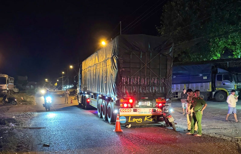 Hiện trường vụ tai nạn khiến anh T thiệt mạng - Ảnh: Văn Hà. Hiện trường vụ tai nạn khiến anh T thiệt mạng - Ảnh: Văn Hà.