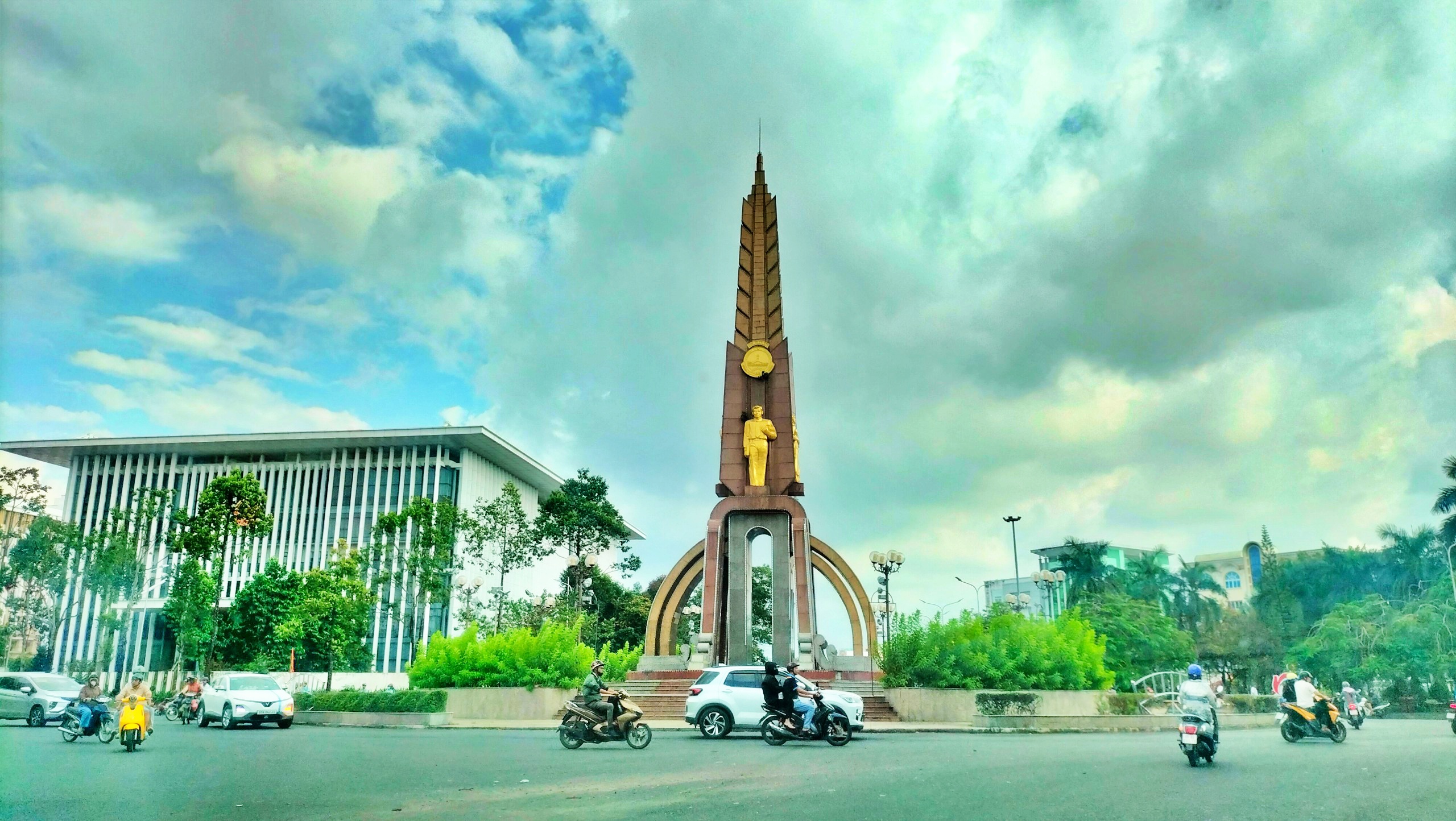 Giải pháp để Cà Mau đạt mục tiêu tăng trưởng hai con số giai đoạn 2026 - 2030- Ảnh 2. Giải pháp để Cà Mau đạt mục tiêu tăng trưởng hai con số giai đoạn 2026 - 2030- Ảnh 2.