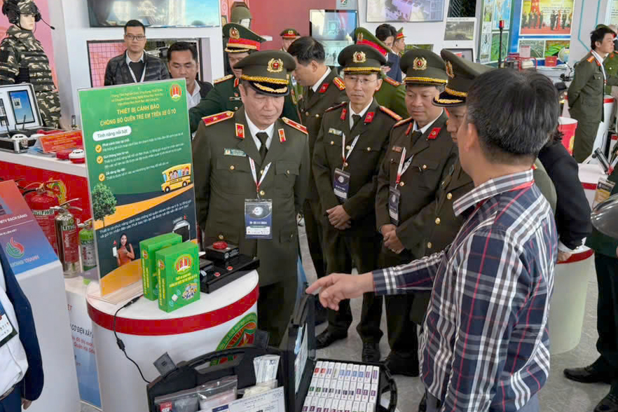 Chọn thiết bị cảnh báo, chống bỏ quên trẻ em trên ô tô thế nào để không bị xử phạt?- Ảnh 2. Chọn thiết bị cảnh báo, chống bỏ quên trẻ em trên ô tô thế nào để không bị xử phạt?- Ảnh 2.