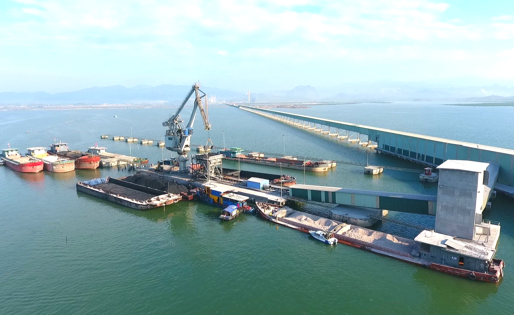 Quảng Ninh: Hoàn thiện quy hoạch và tăng cường giám sát vùng nước cảng biển- Ảnh 2. Quảng Ninh: Hoàn thiện quy hoạch và tăng cường giám sát vùng nước cảng biển- Ảnh 2.