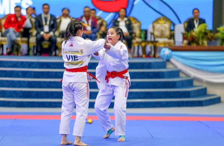 ຫວຽດນາມຍາດໄດ້ຫຼຽນໄຊອັນດັບໜຶ່ງໃນງານກິລາຊີເກມ 33 - ຮູບທີ 1. Việt Nam có huy chương đầu tiên ở SEA Games 33- Ảnh 1.