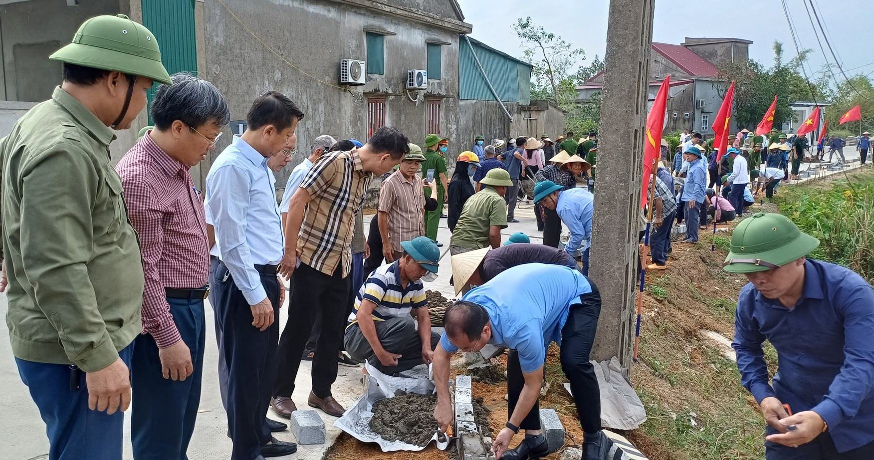 Vì sao Hà Tĩnh chuyển mục tiêu thành "tỉnh hoàn thành nhiệm vụ xây dựng nông thôn mới"?- Ảnh 3.