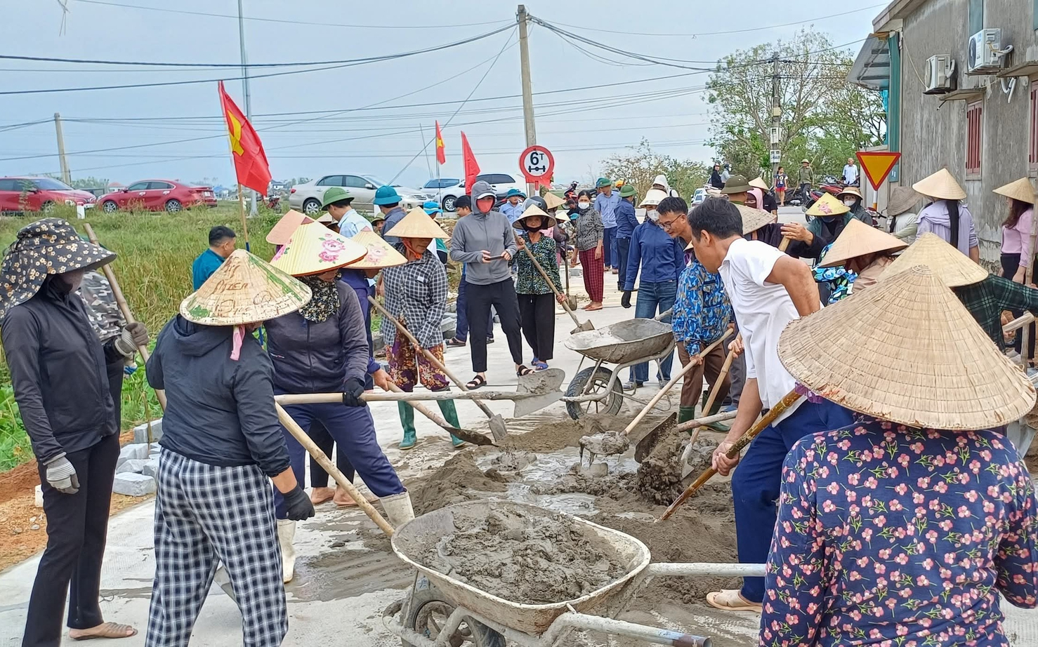 Vì sao Hà Tĩnh chuyển mục tiêu thành "tỉnh hoàn thành nhiệm vụ xây dựng nông thôn mới"?- Ảnh 2.
